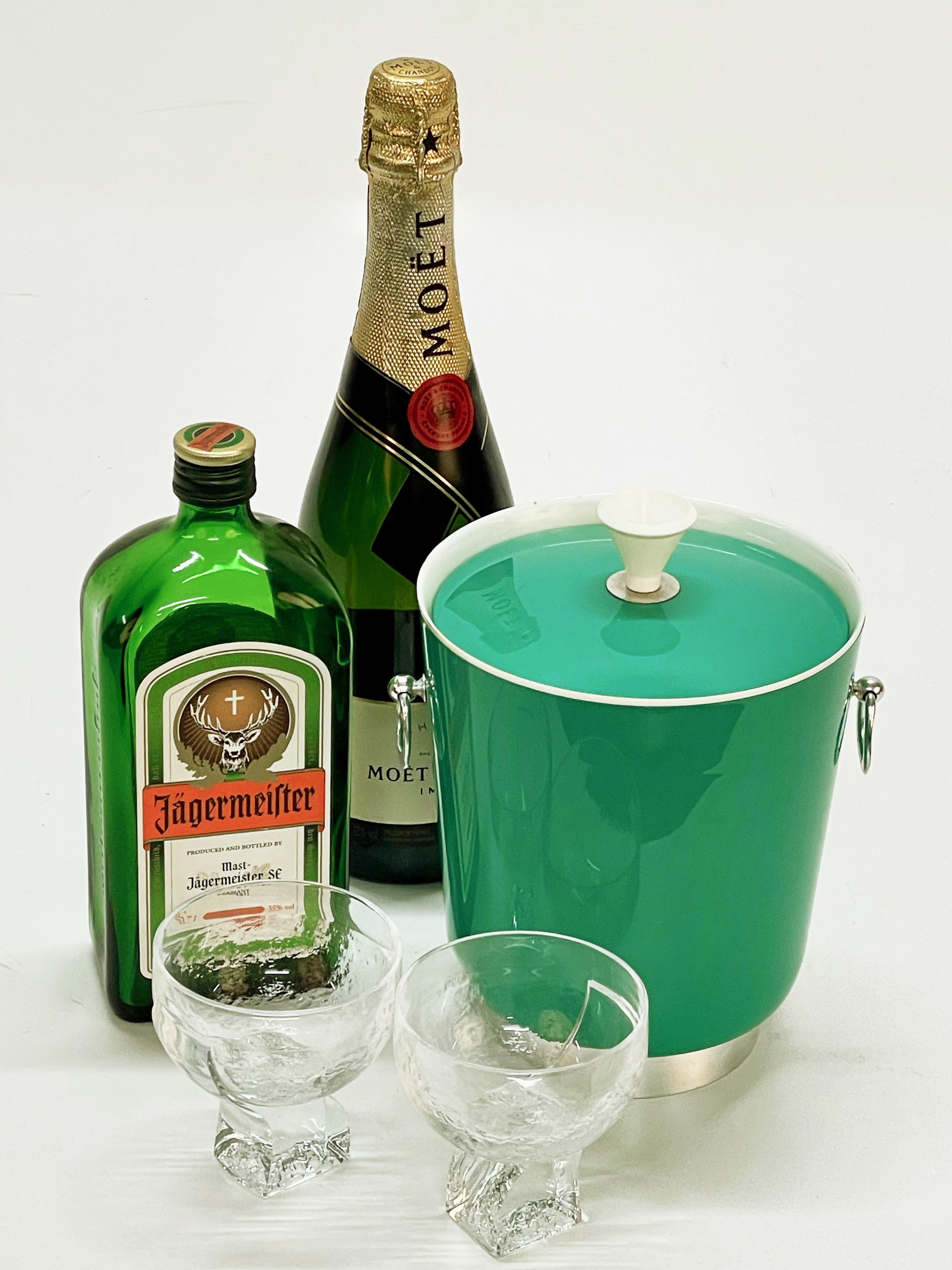 MidCentury Emerald Green Plastic Italian Ice Bucket with Aluminium Handles 1960s 9