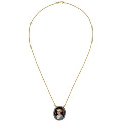 Collier en or avec portrait en émail et diamants, milieu du siècle dernier