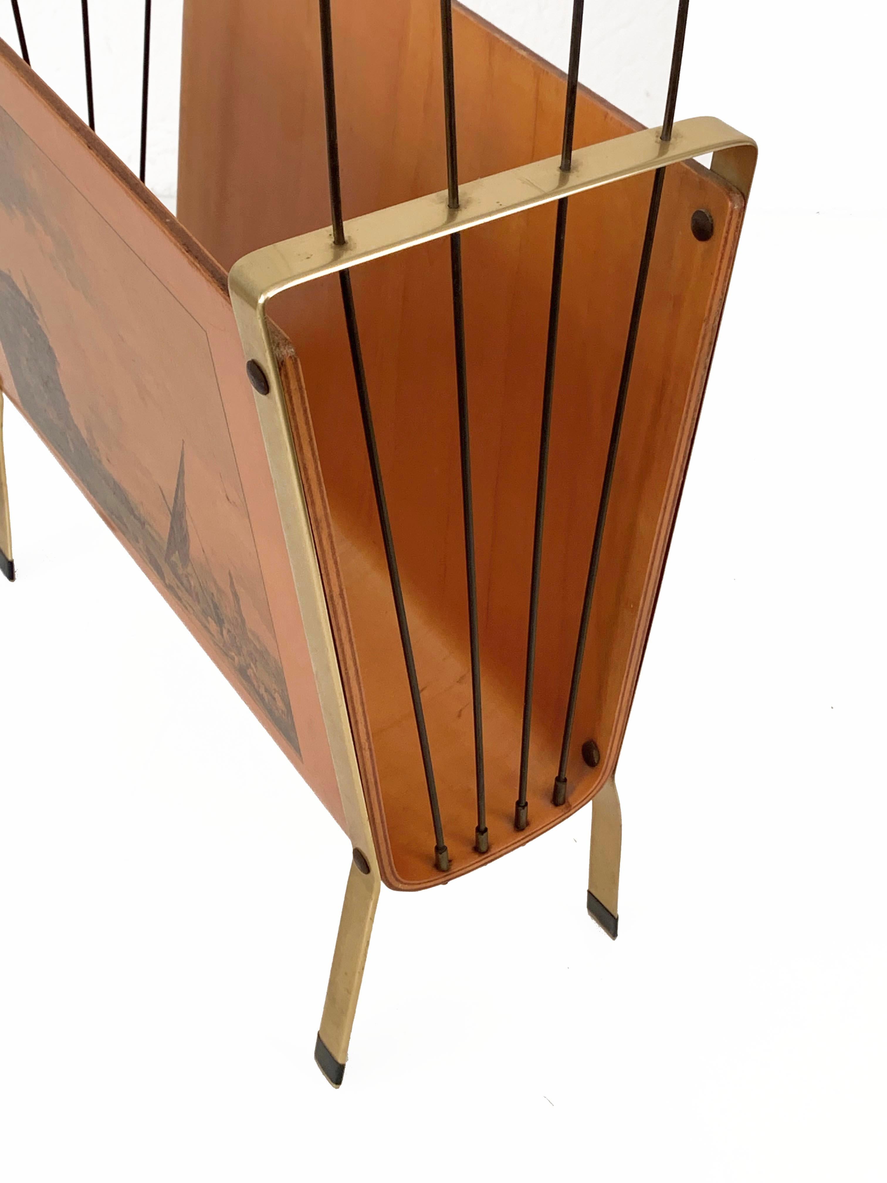 Portariviste italiano di metà secolo in metallo smaltato, acero, teak e ottone, anni '50 in vendita 7