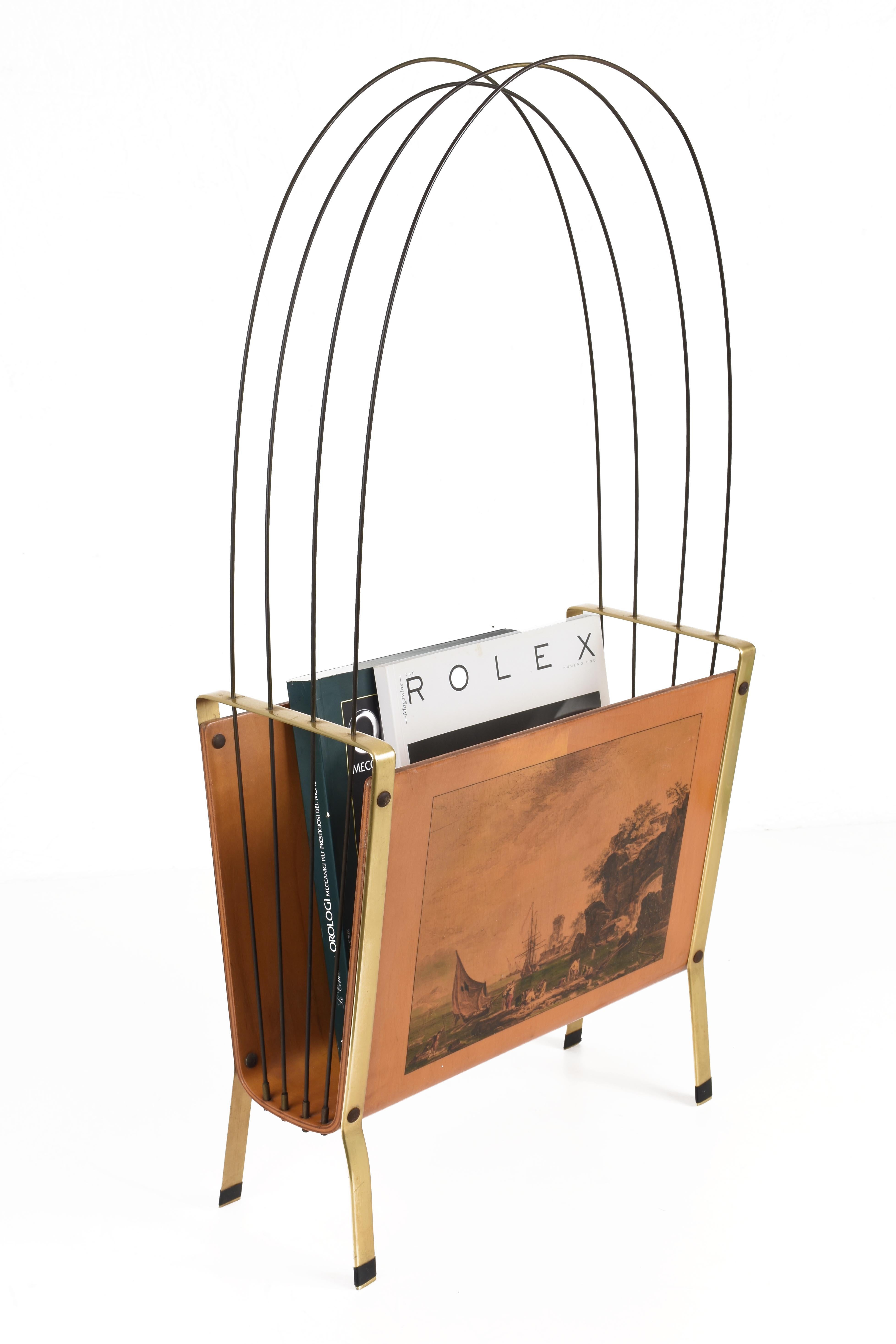 Midcentury Enameled Metal, Maple, Teak and Brass Italian Magazine Rack, 1950s In Good Condition For Sale In Roma, IT