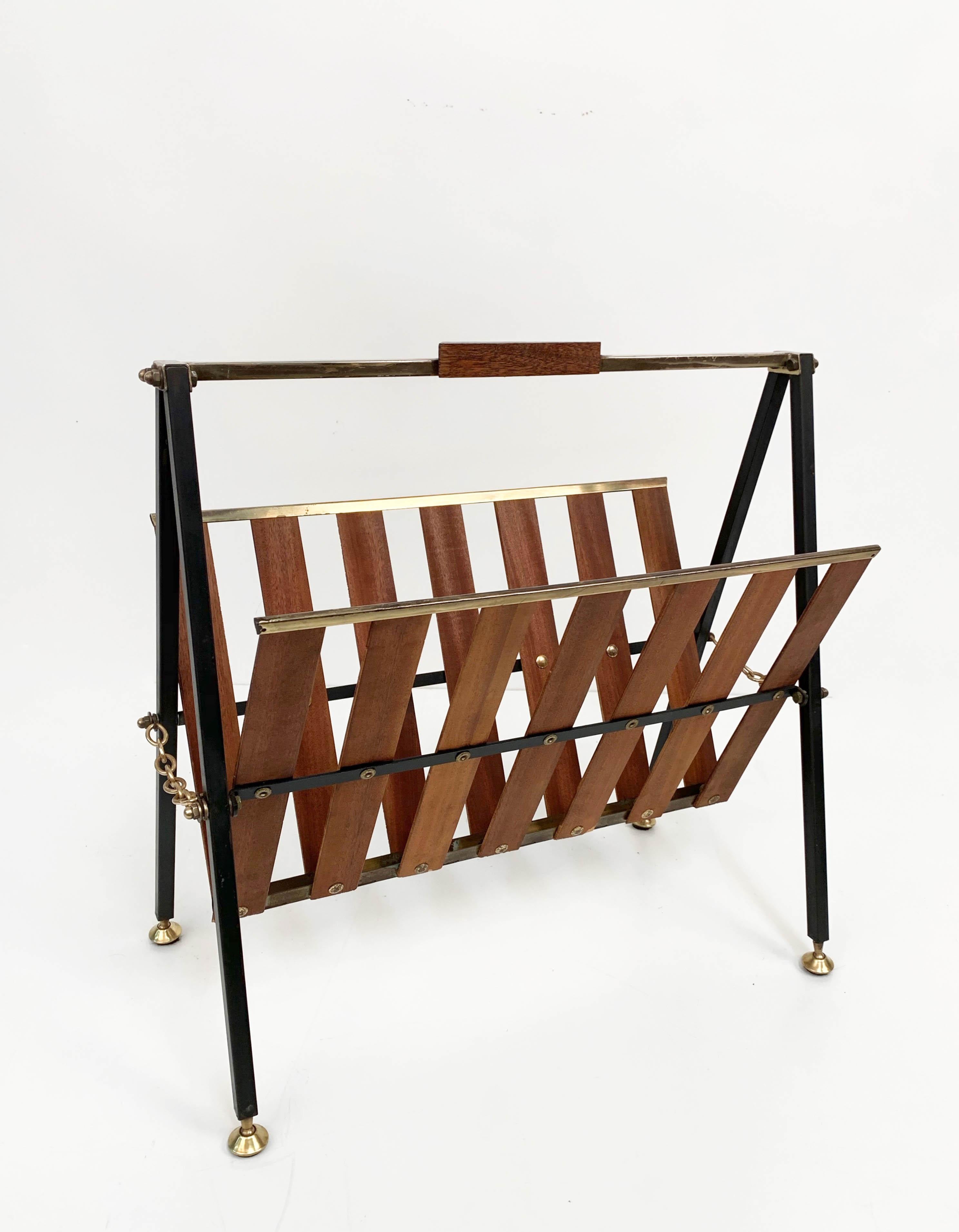Beautiful and unique magazine rack in metal, teak and brass. 

This amazing piece was produced in Italy during the 1950s.

A wonderful enameled metal, wood and brass item, that will enrich a living room, a midcentury entrance hall or a wooden