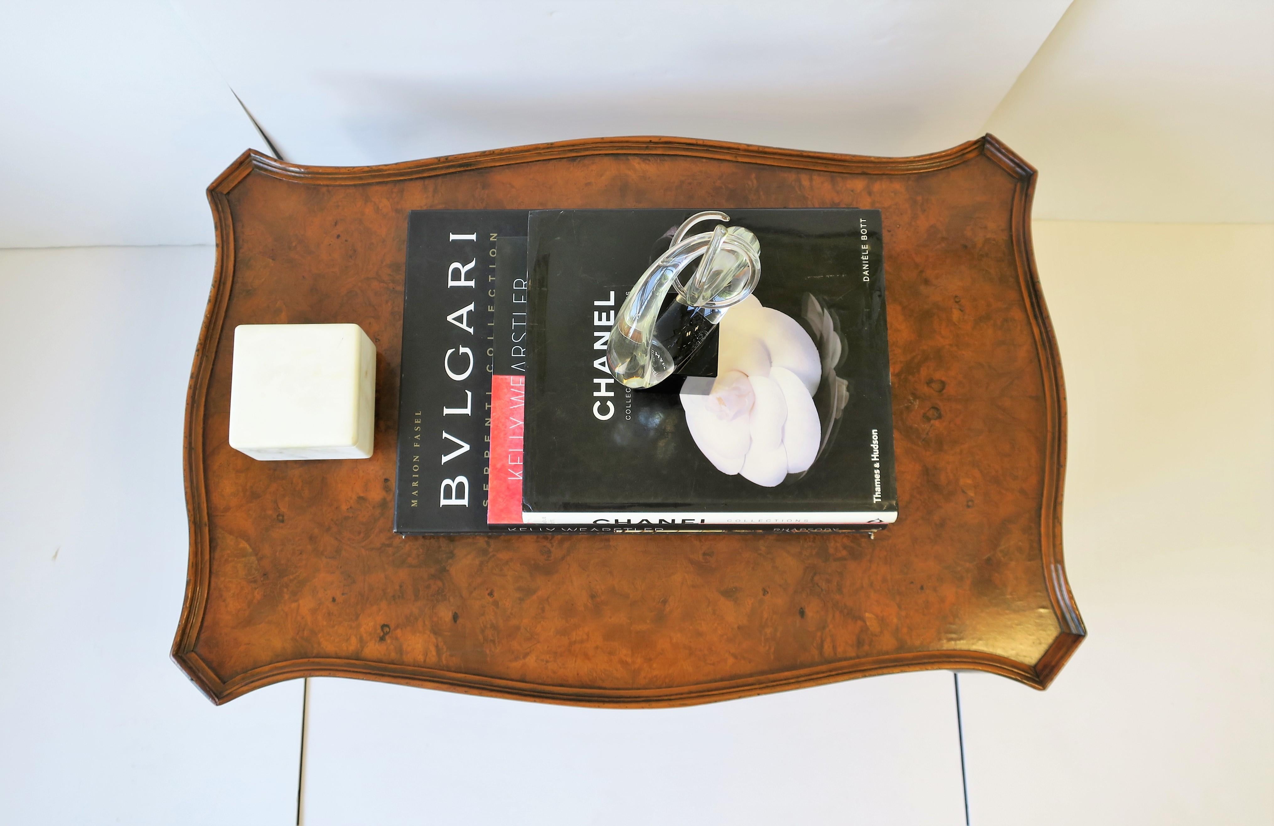 Midcentury English Burl Wood Coffee Table In Good Condition In New York, NY