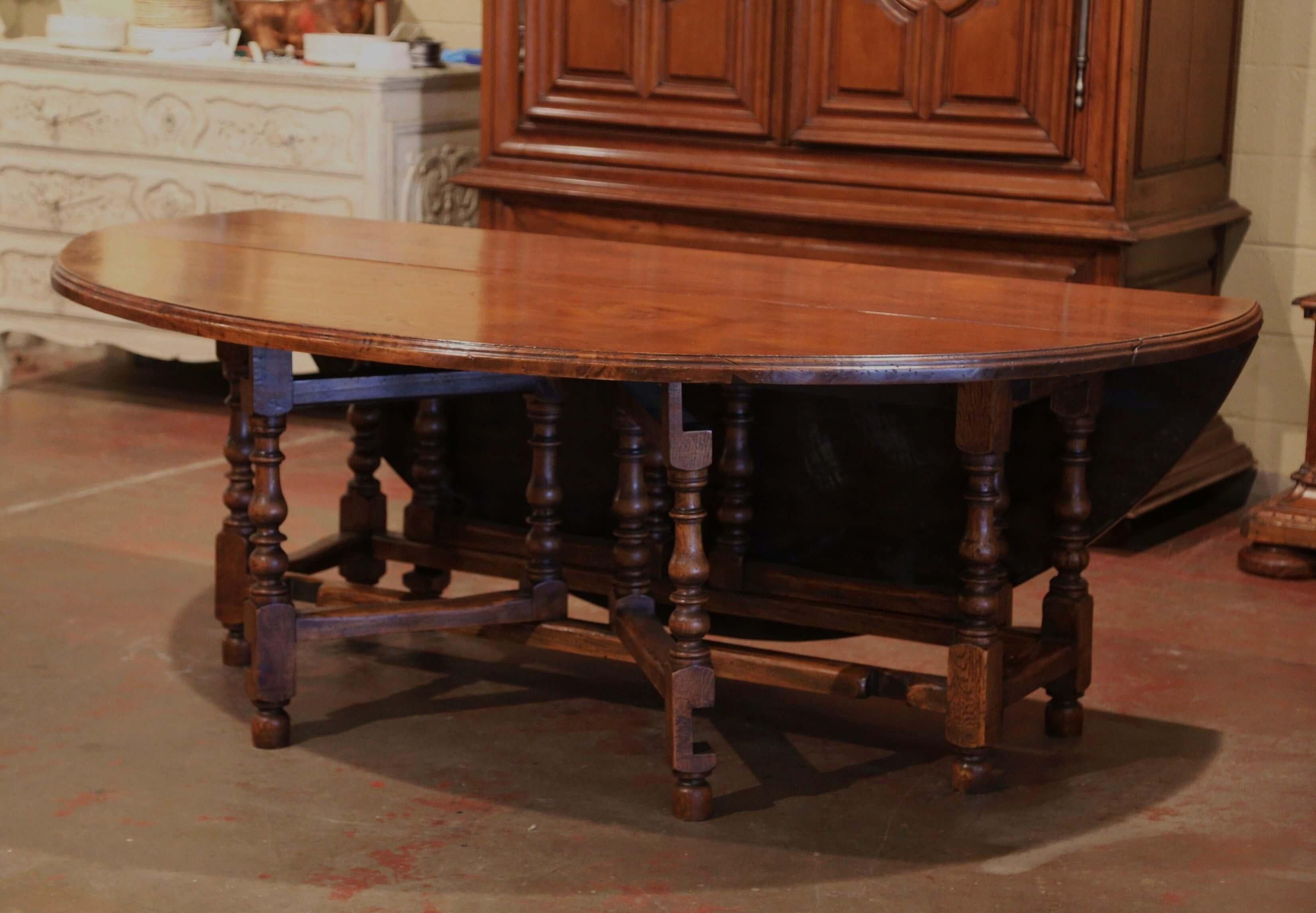 20th Century Midcentury English Carved Chestnut Eight Gate-Leg Drop-Leaf Oval Table For Sale