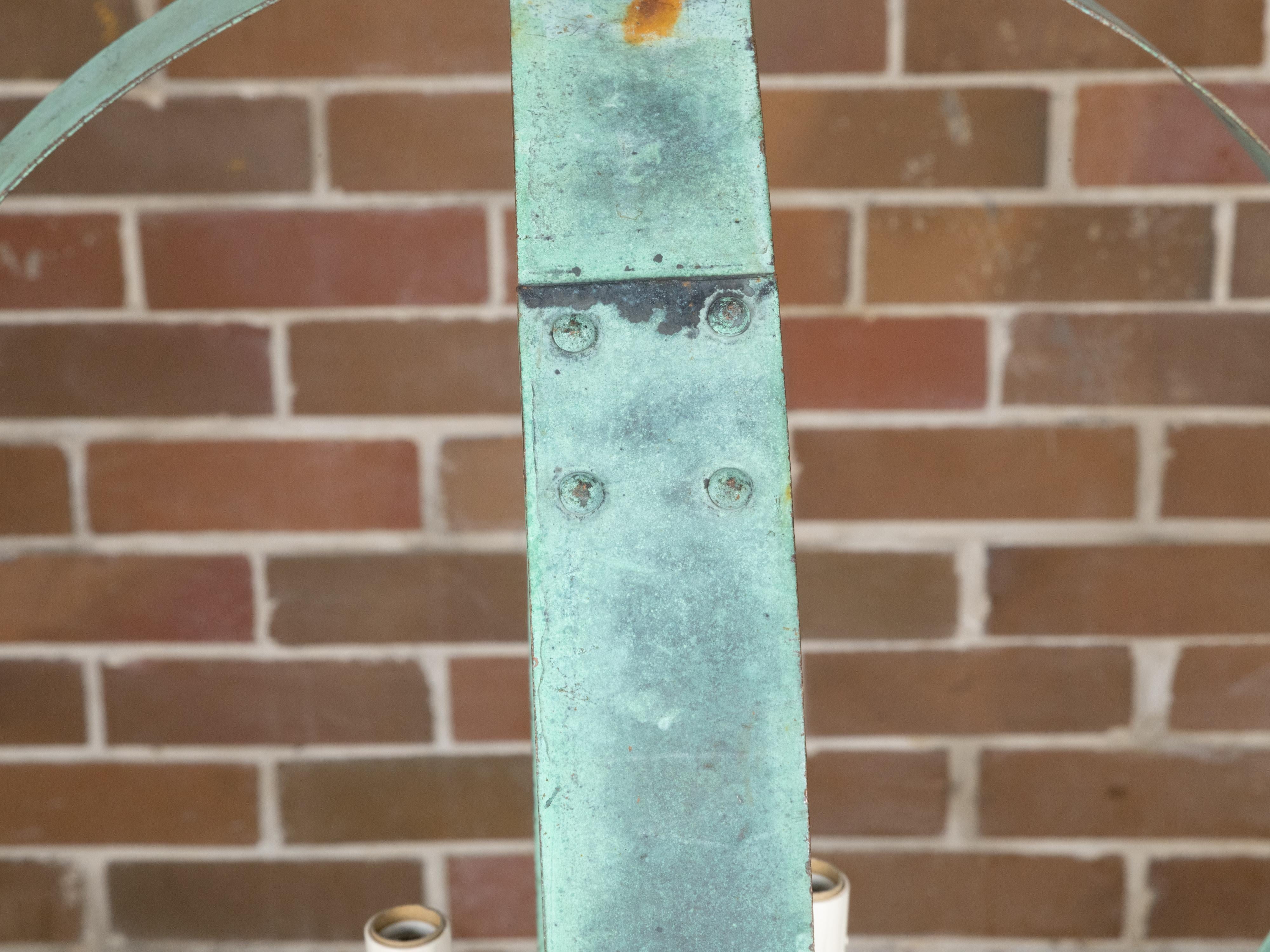 Apparecchio a doppia sfera in rame inglese del Medioevo con patina di Verdigris in vendita 4