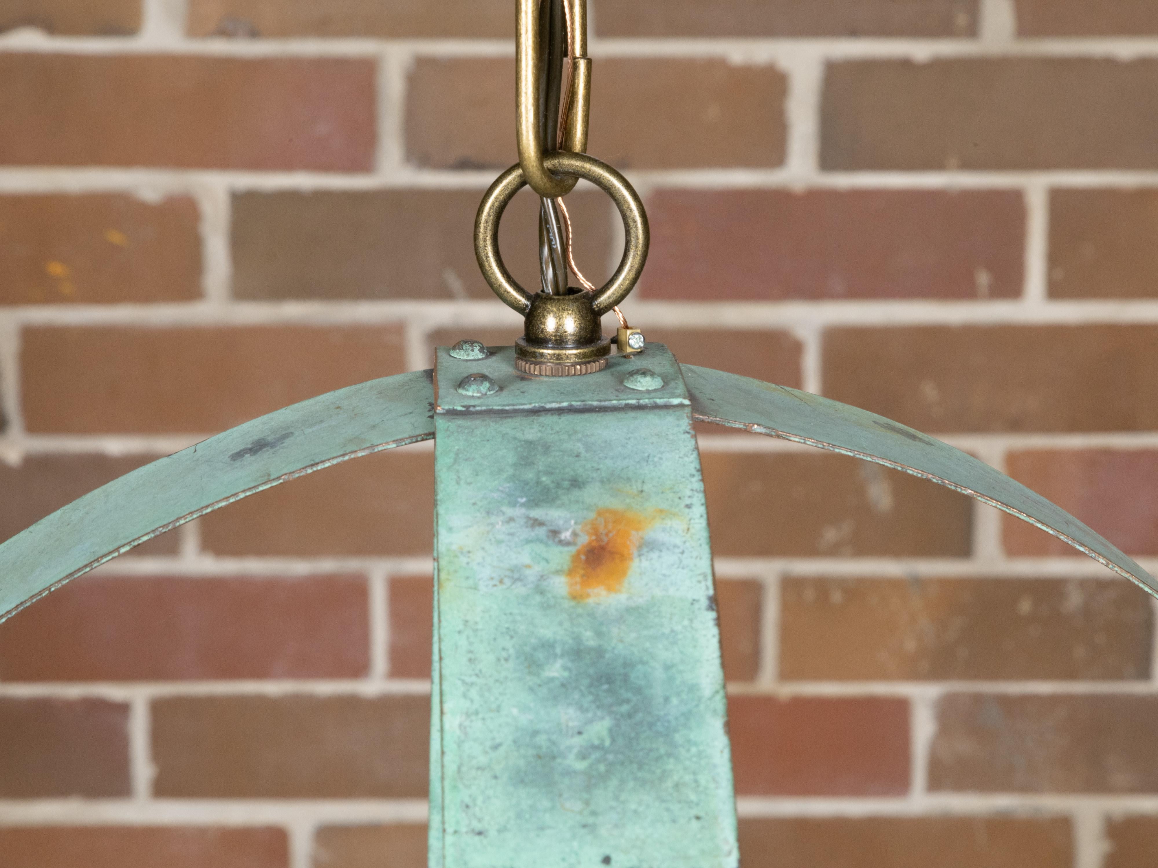Apparecchio a doppia sfera in rame inglese del Medioevo con patina di Verdigris in vendita 5