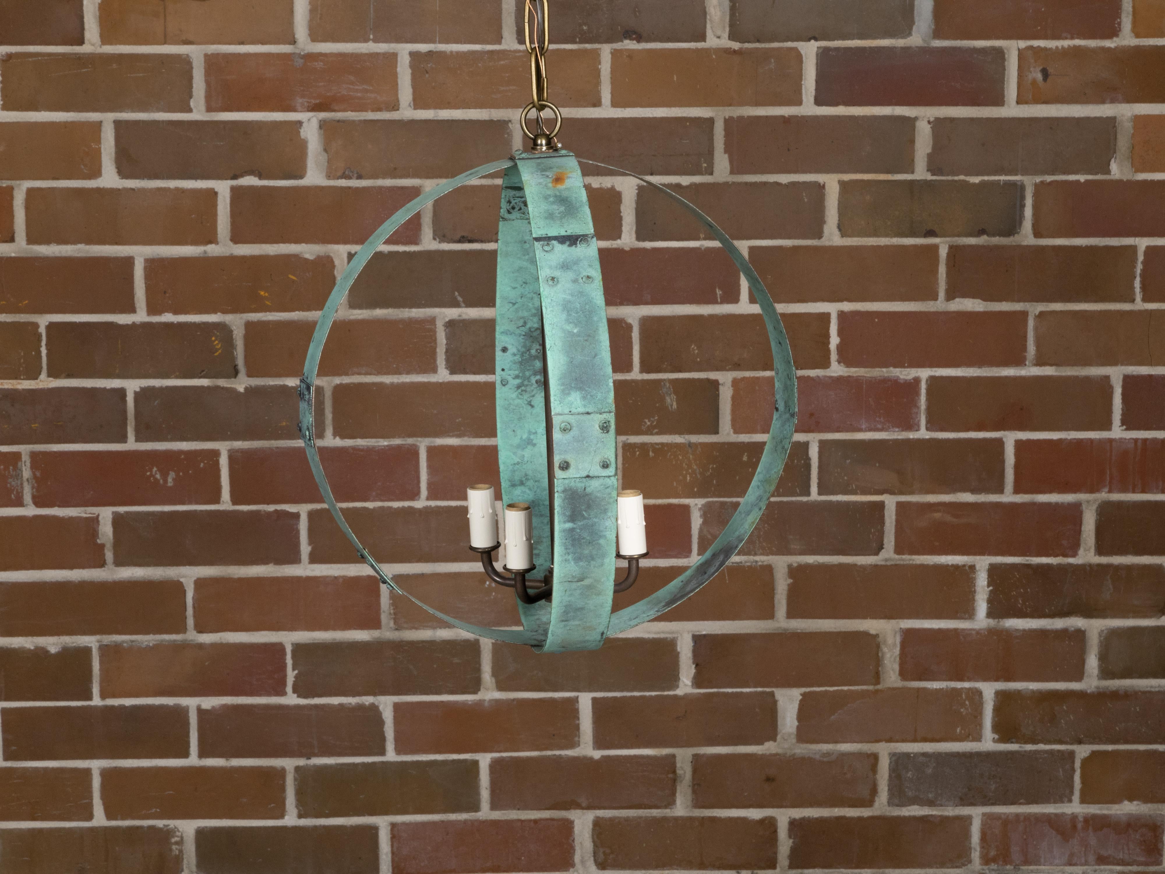 Mid-Century moderno Apparecchio a doppia sfera in rame inglese del Medioevo con patina di Verdigris in vendita