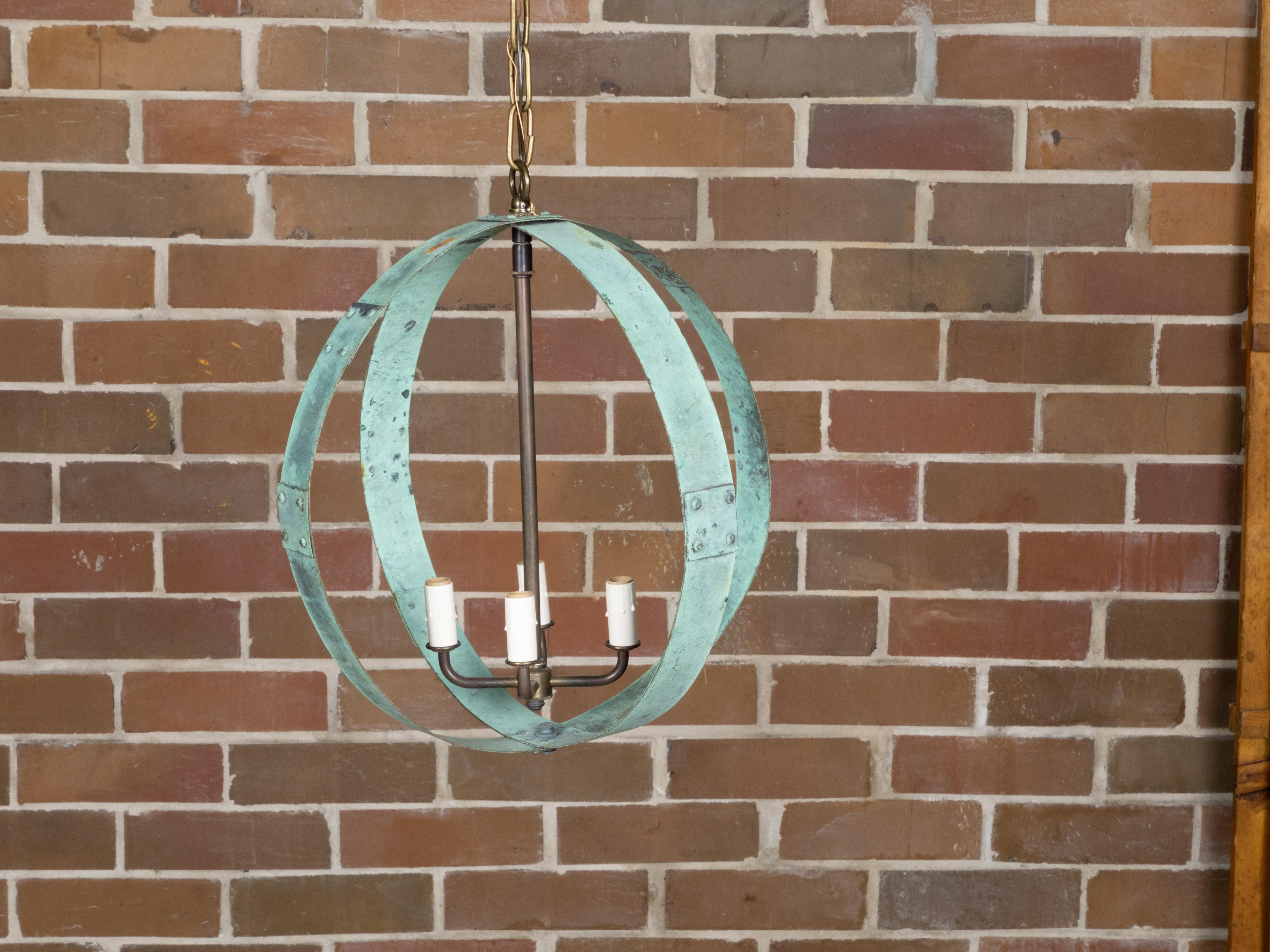 Apparecchio a doppia sfera in rame inglese del Medioevo con patina di Verdigris in vendita 1