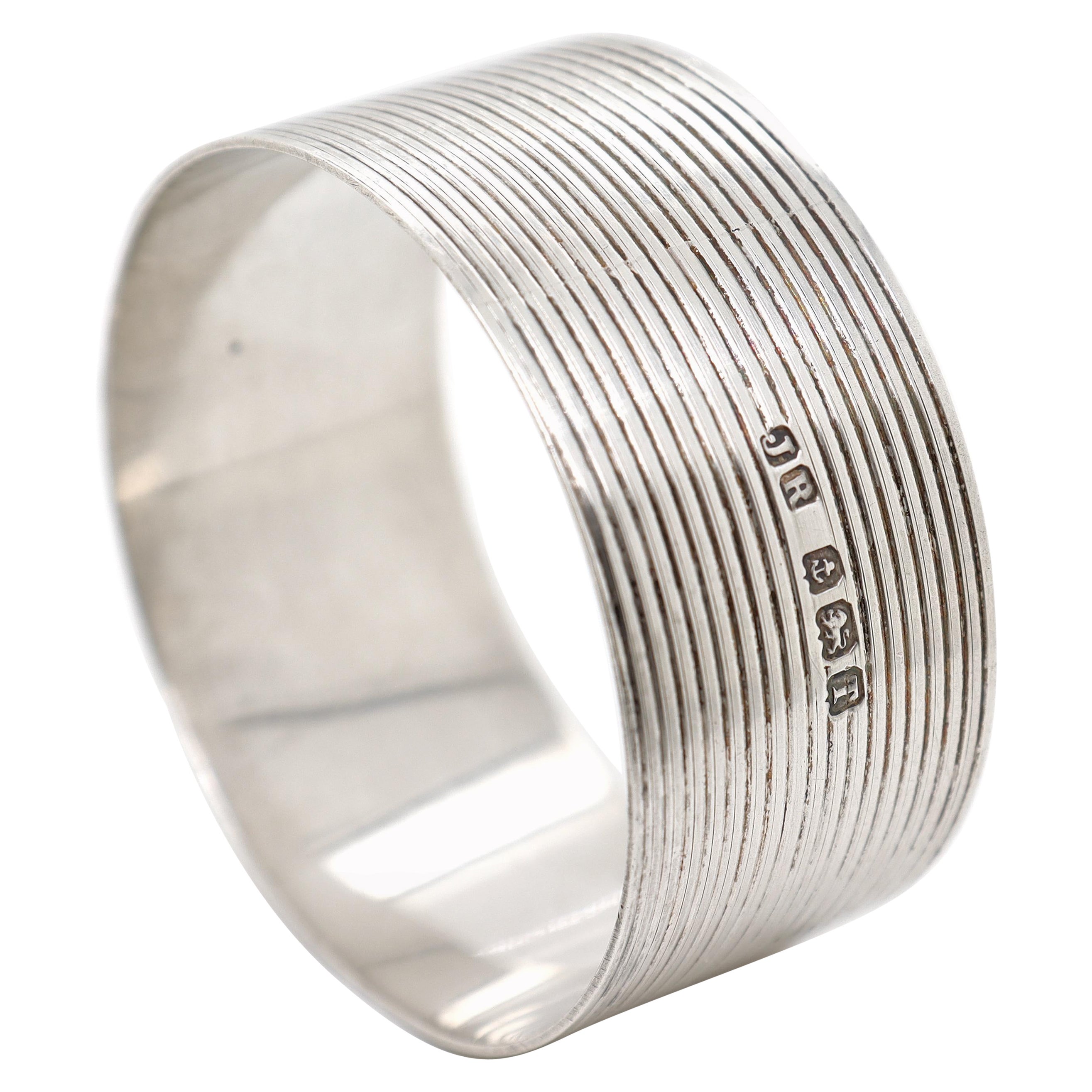 Bague serviette anglaise en argent sterling tourné du milieu du siècle dernier par John Rose