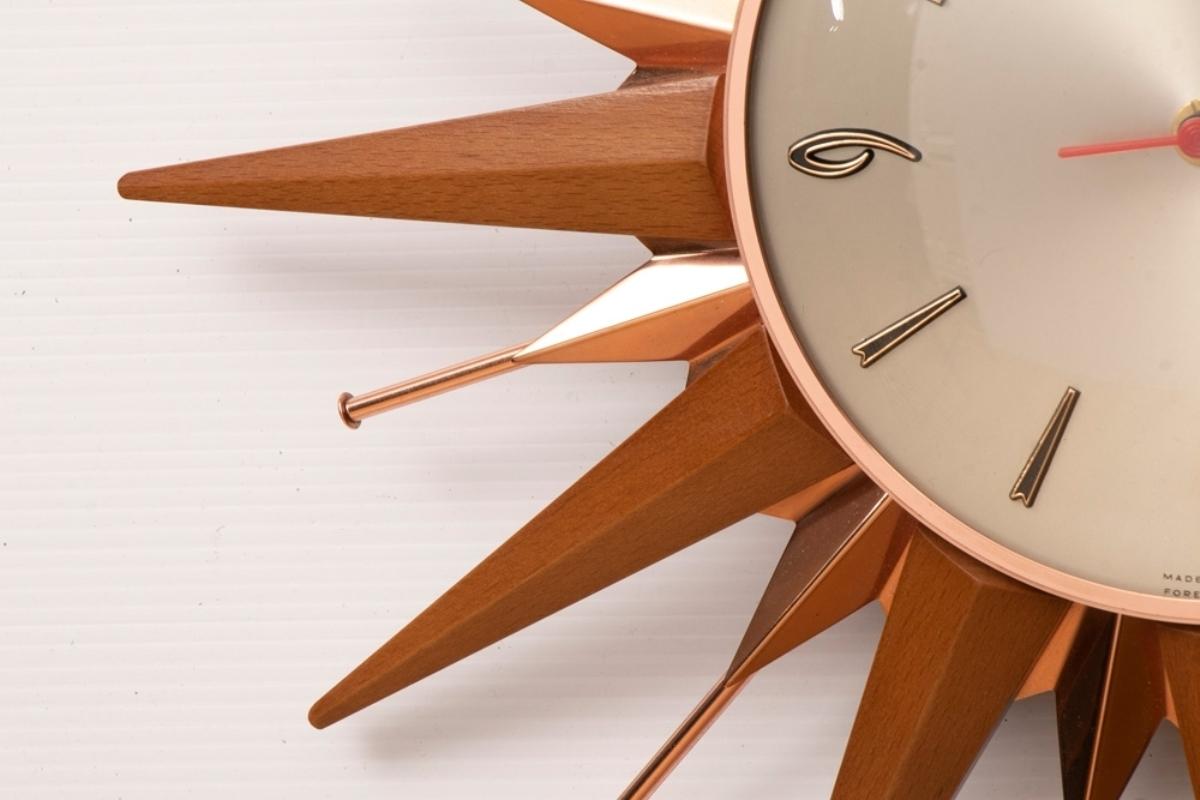 European Midcentury English Metamec Starburst Quartz Clock For Sale