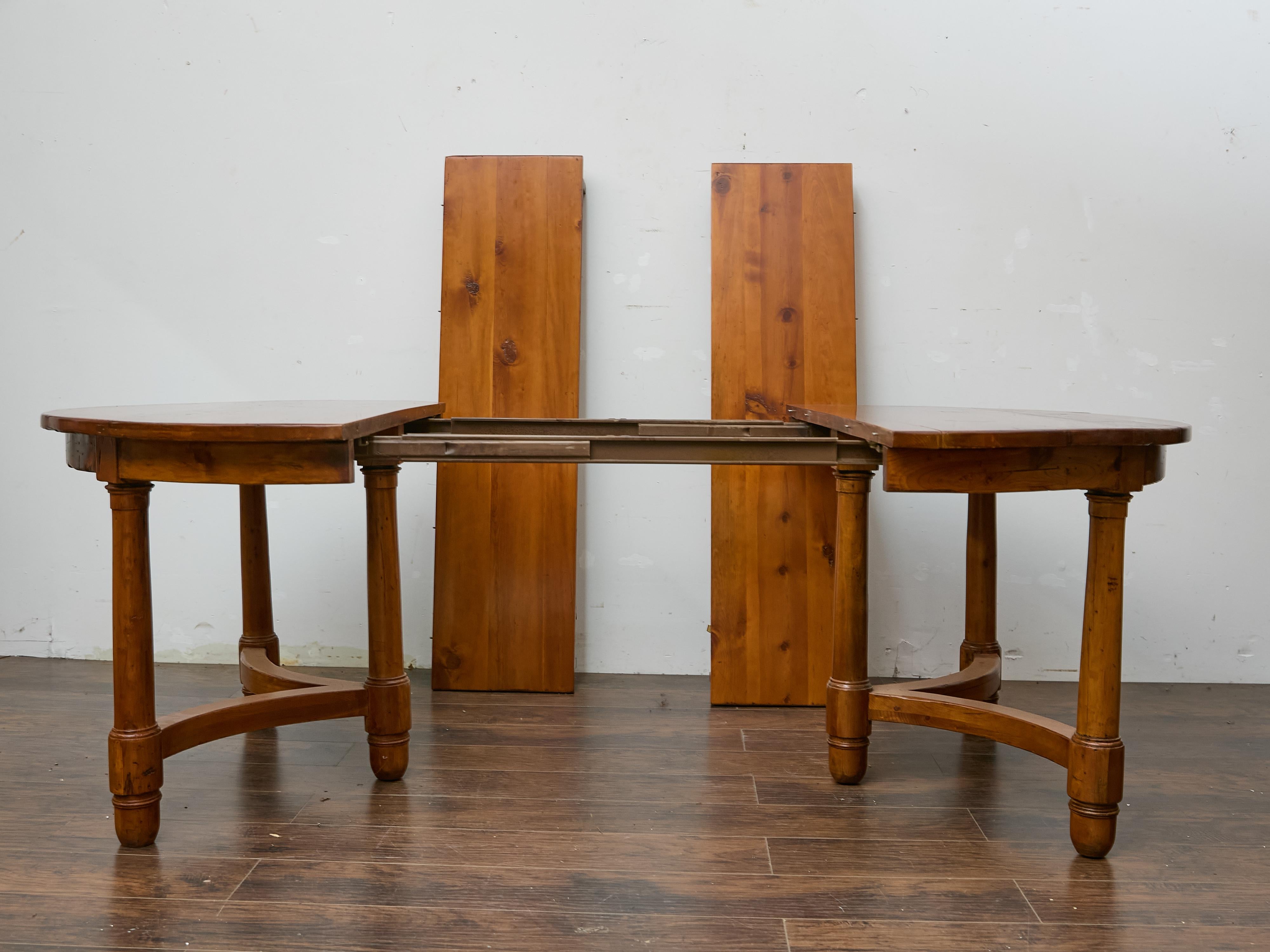 Mesa de Comedor Inglesa de Pino de Mediados de Siglo con Dos Hojas, Tablero Redondo a Ovalado en venta 4