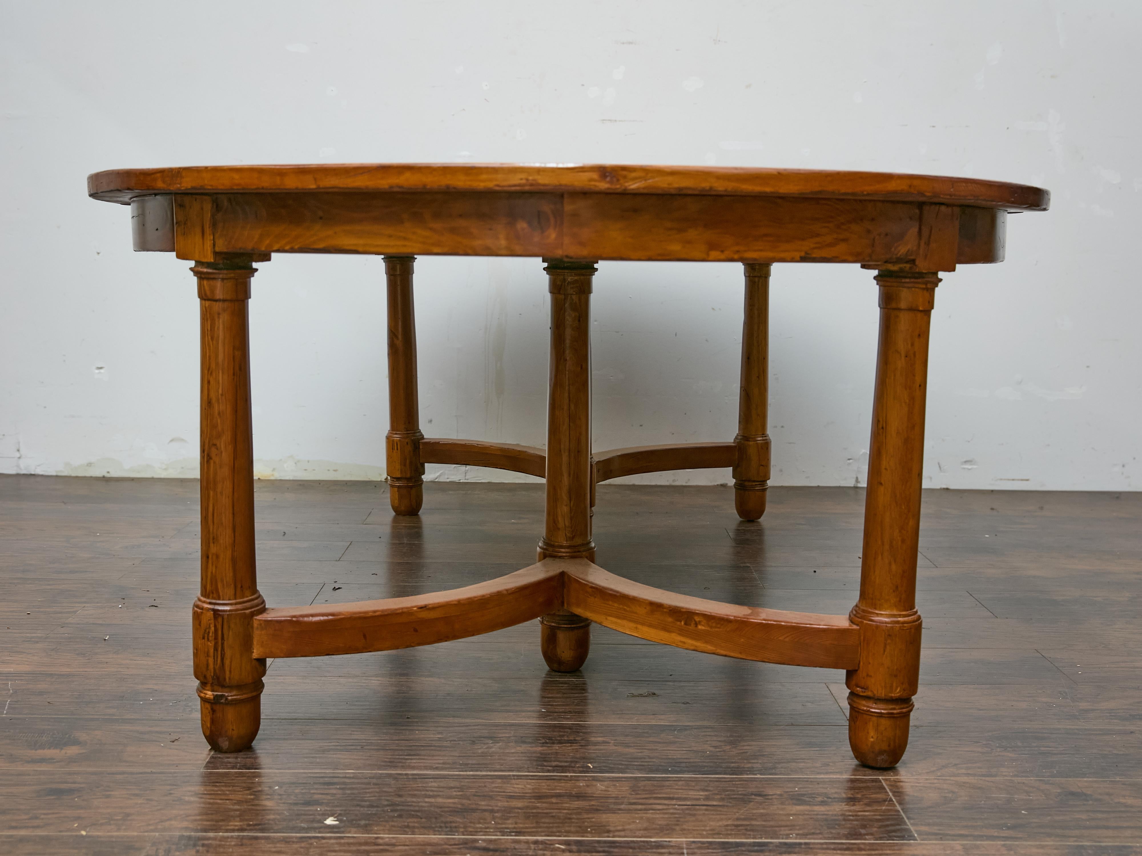 Mesa de Comedor Inglesa de Pino de Mediados de Siglo con Dos Hojas, Tablero Redondo a Ovalado en venta 10