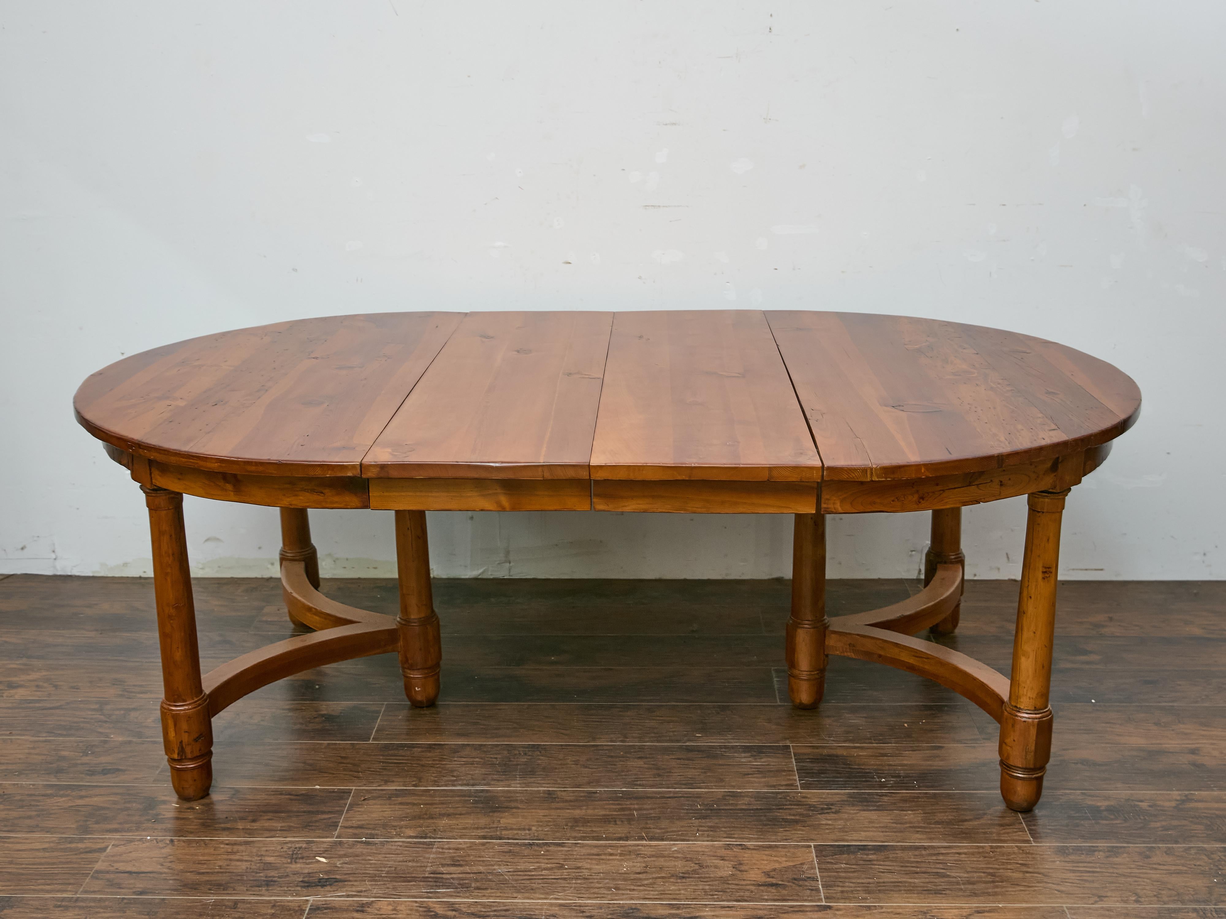 Mesa de Comedor Inglesa de Pino de Mediados de Siglo con Dos Hojas, Tablero Redondo a Ovalado en venta 1