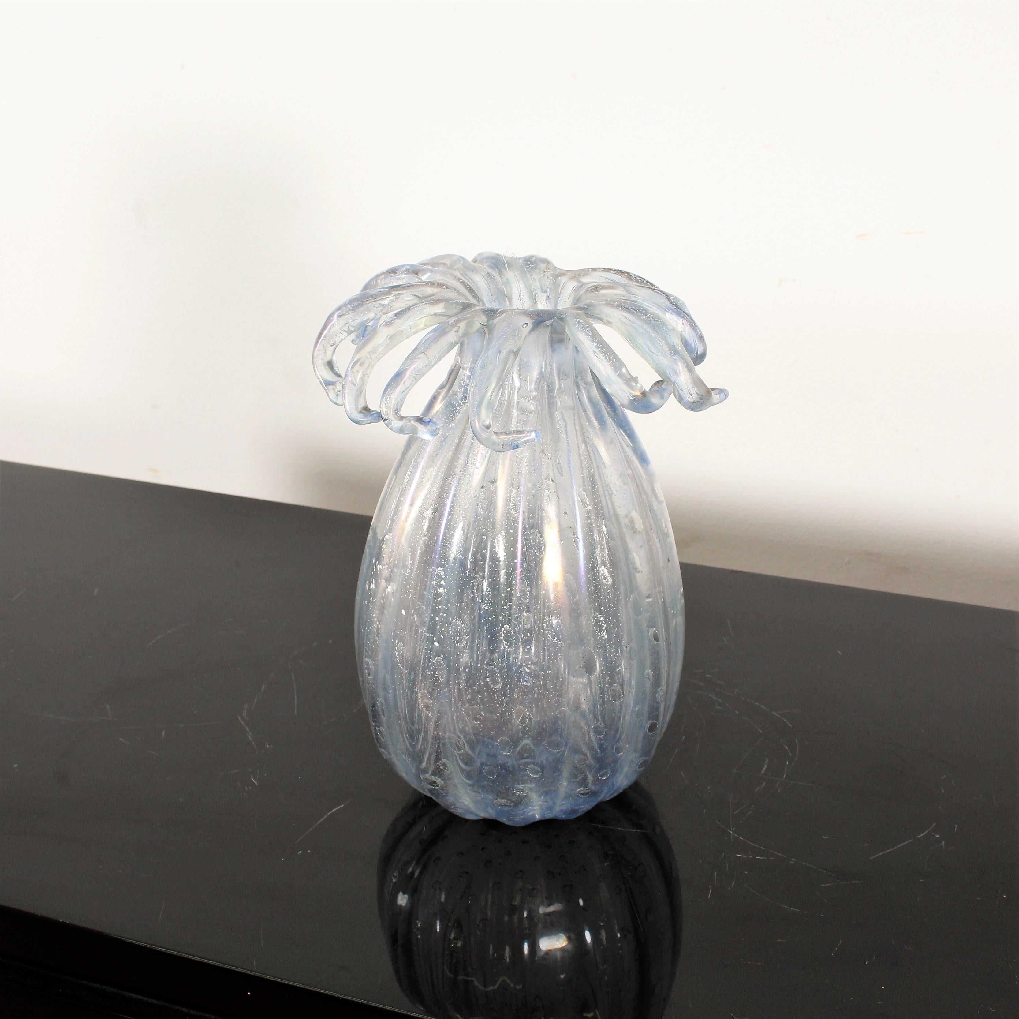 Wonderful and rare Murano iridescent glass vase with 