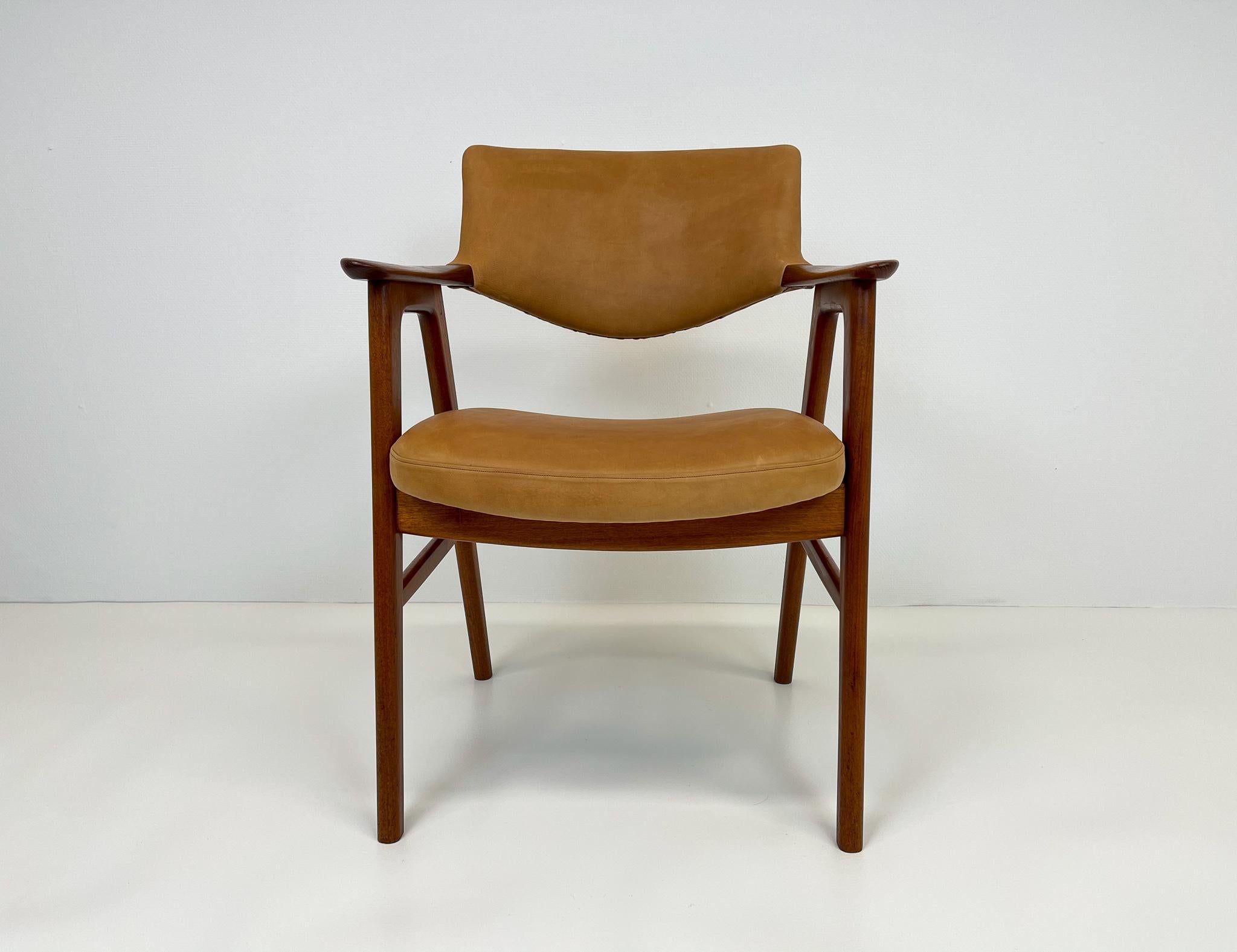 Midcentury Erik Kirkegaard Danish Teak and Leather Desk Chair, 1960s In Good Condition For Sale In Hillringsberg, SE