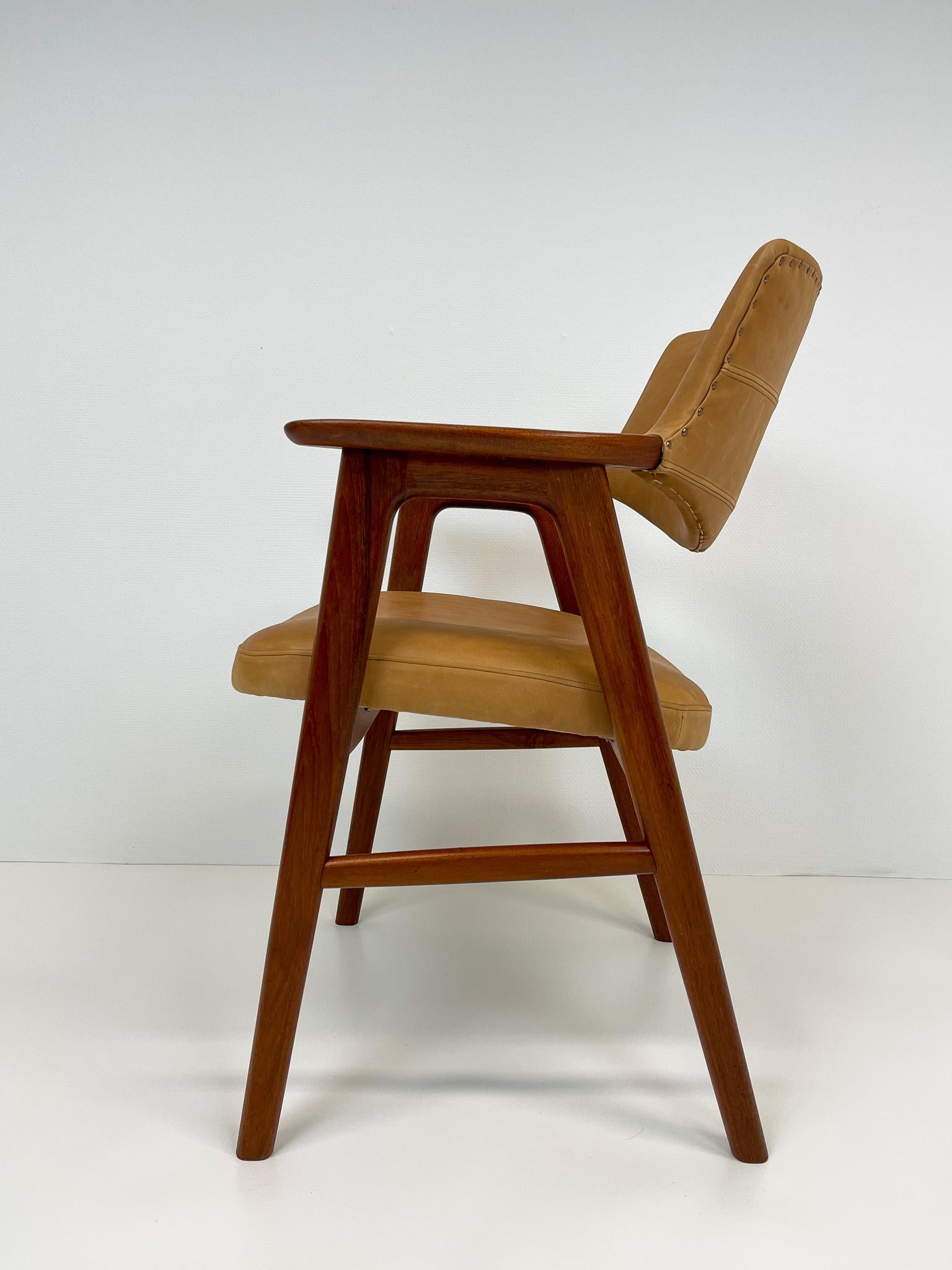 Midcentury Erik Kirkegaard Danish Teak and Leather Desk Chair, 1960s For Sale 1