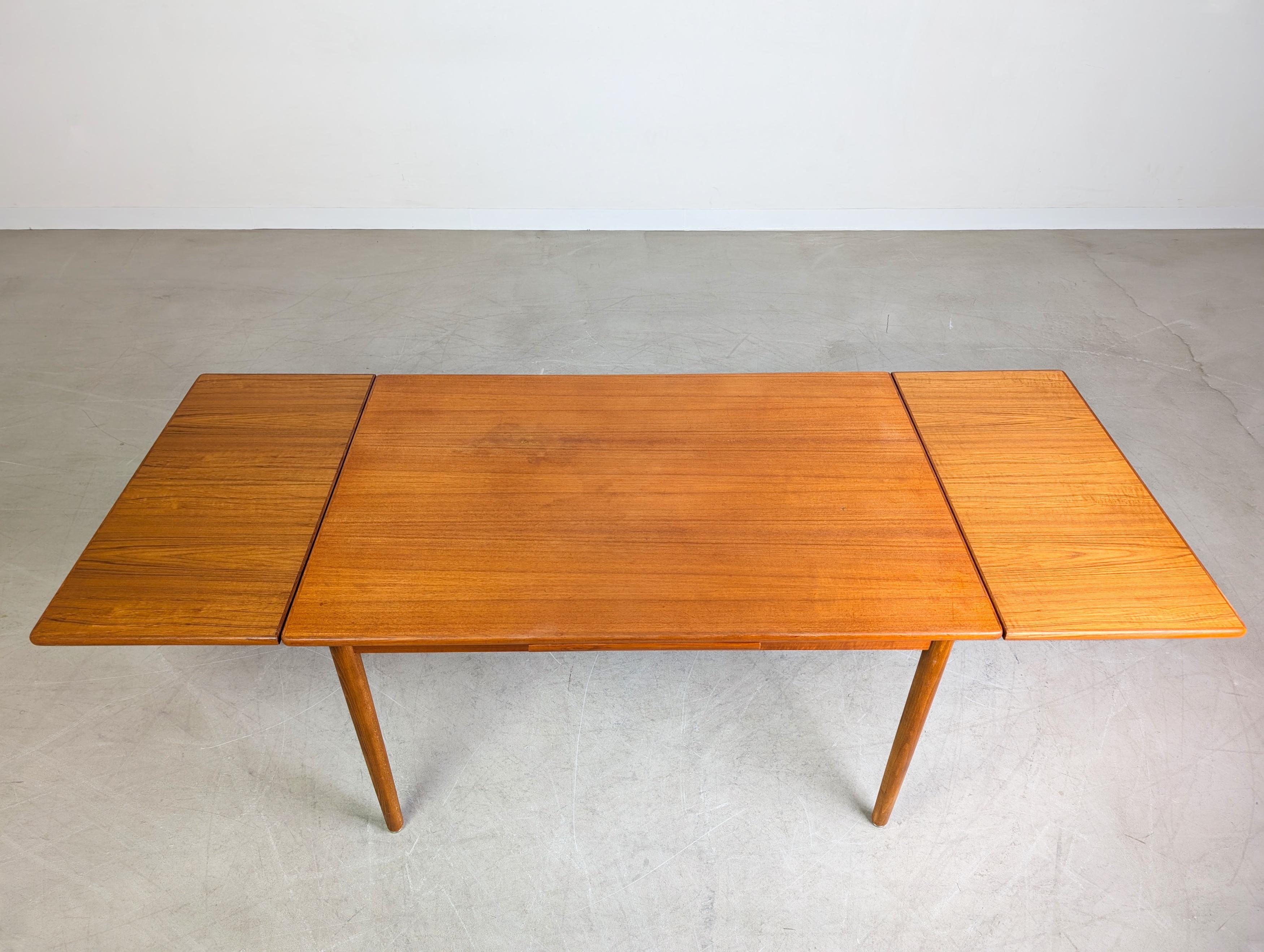 Milieu du XXe siècle Midcentury Esstisch ausziehbar Rogenstrup Vintage teak danish en vente