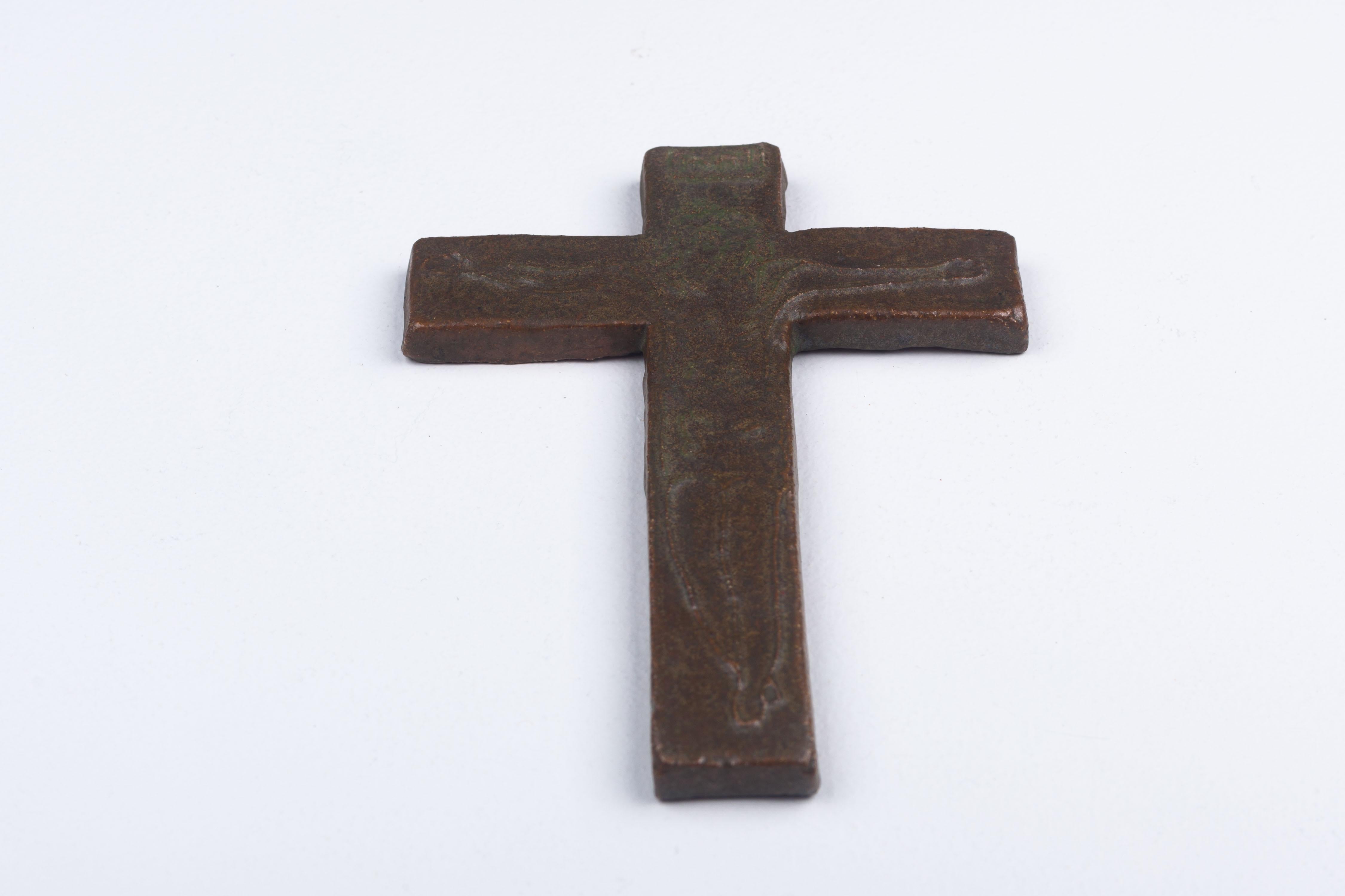Midcentury European Brown and Green Ceramic Cross Otherworldly Christ Figure For Sale 6