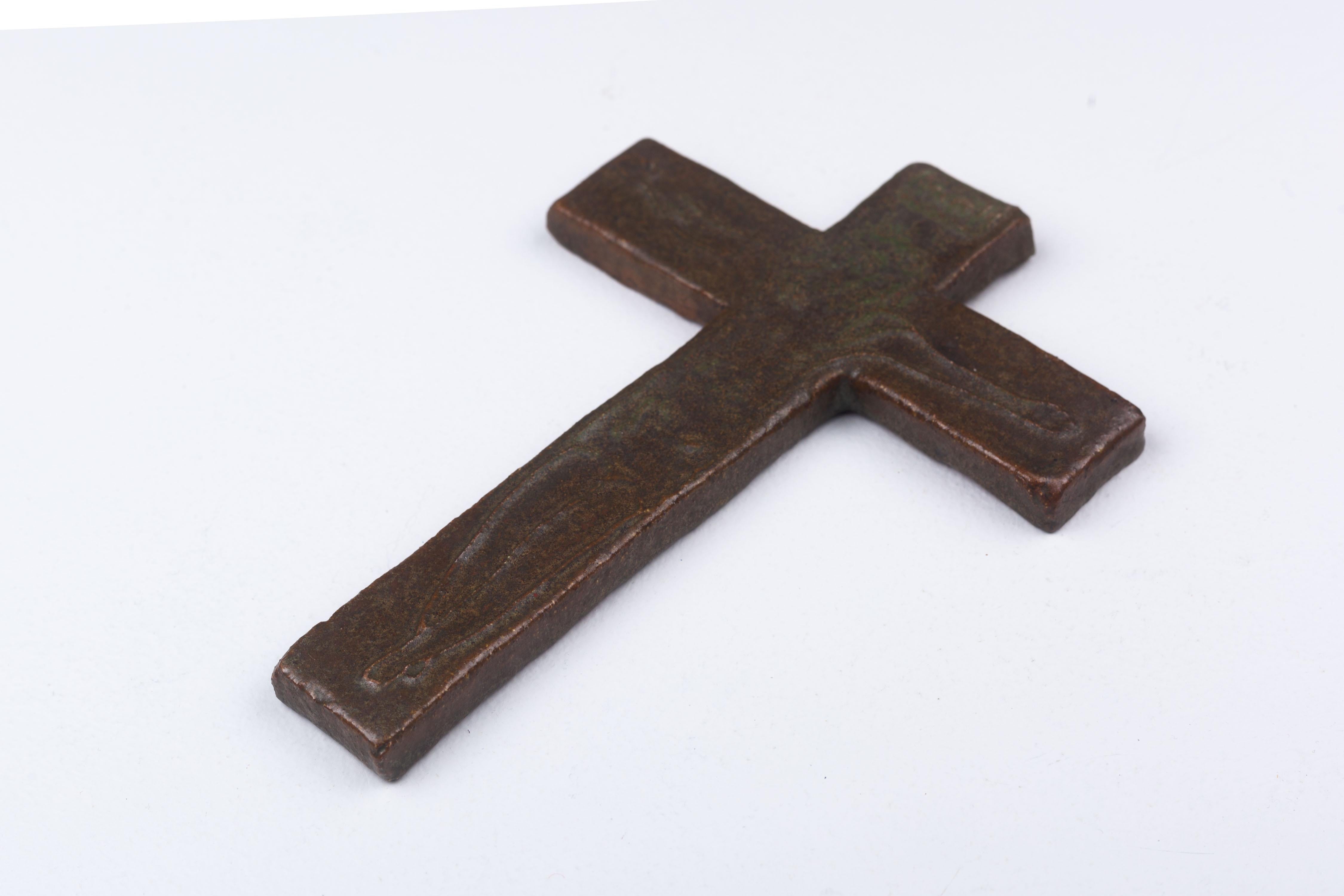 Midcentury European Brown and Green Ceramic Cross Otherworldly Christ Figure For Sale 7