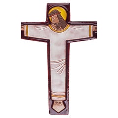 Europäische Keramikkreuz aus der Mitte des Jahrhunderts, böhmische Weinreben-Figur eines gekreuzten Christus