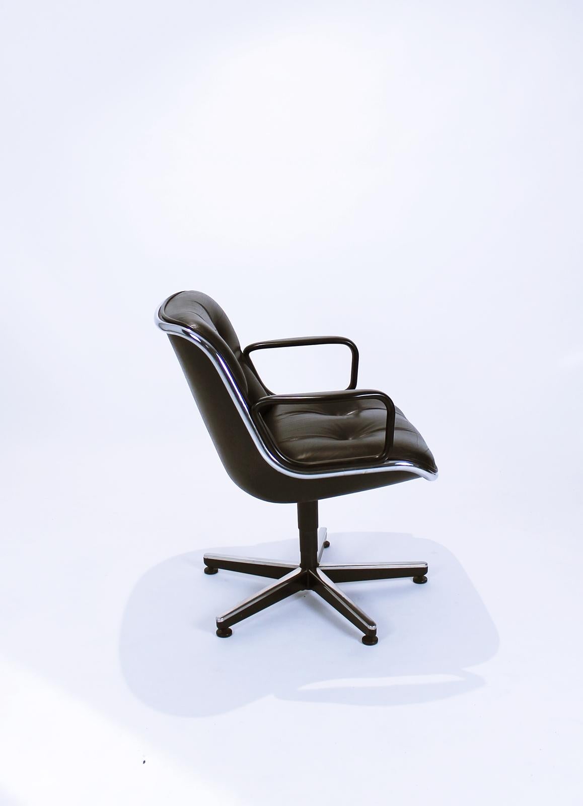 Mid-Century Modern Midcentury Executive Swivel Armchair by Charles Pollock for Knoll International For Sale
