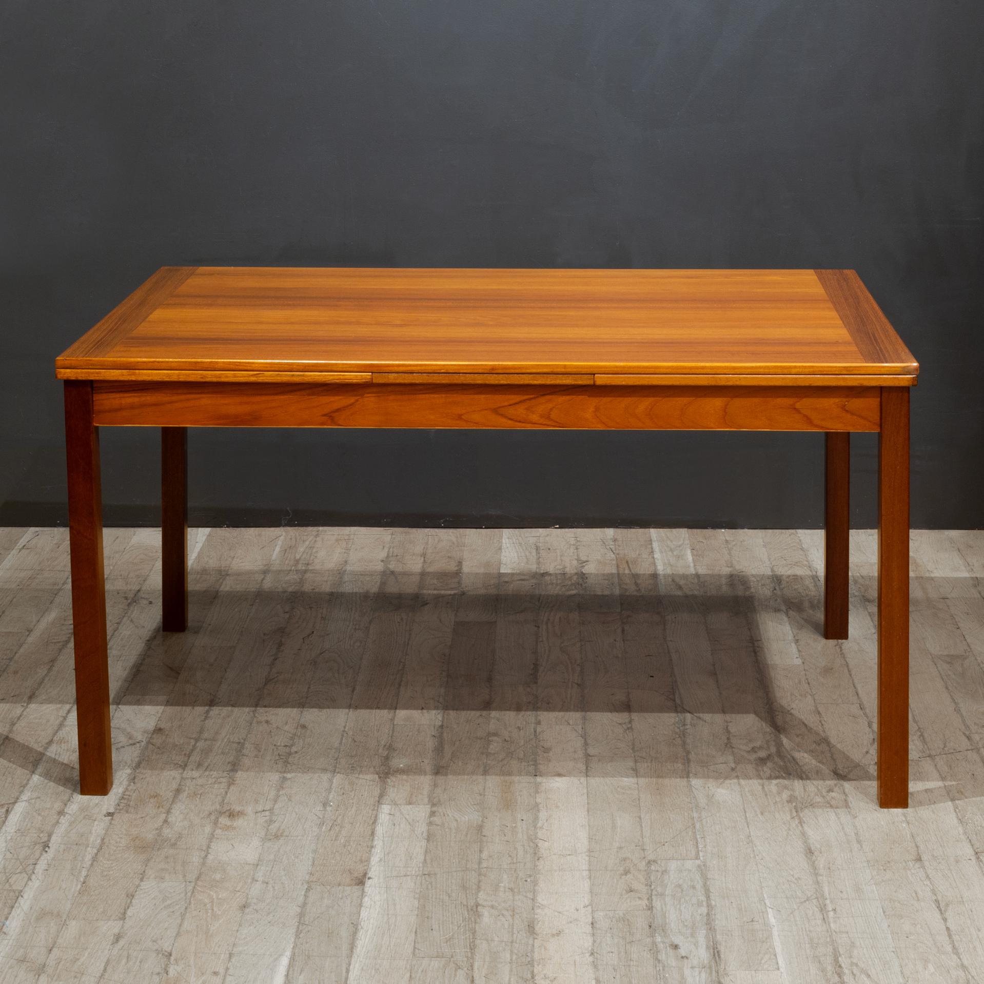 Midcentury Expandable Danish Teak Dining Table c.1960 In condizioni buone in vendita a San Francisco, CA
