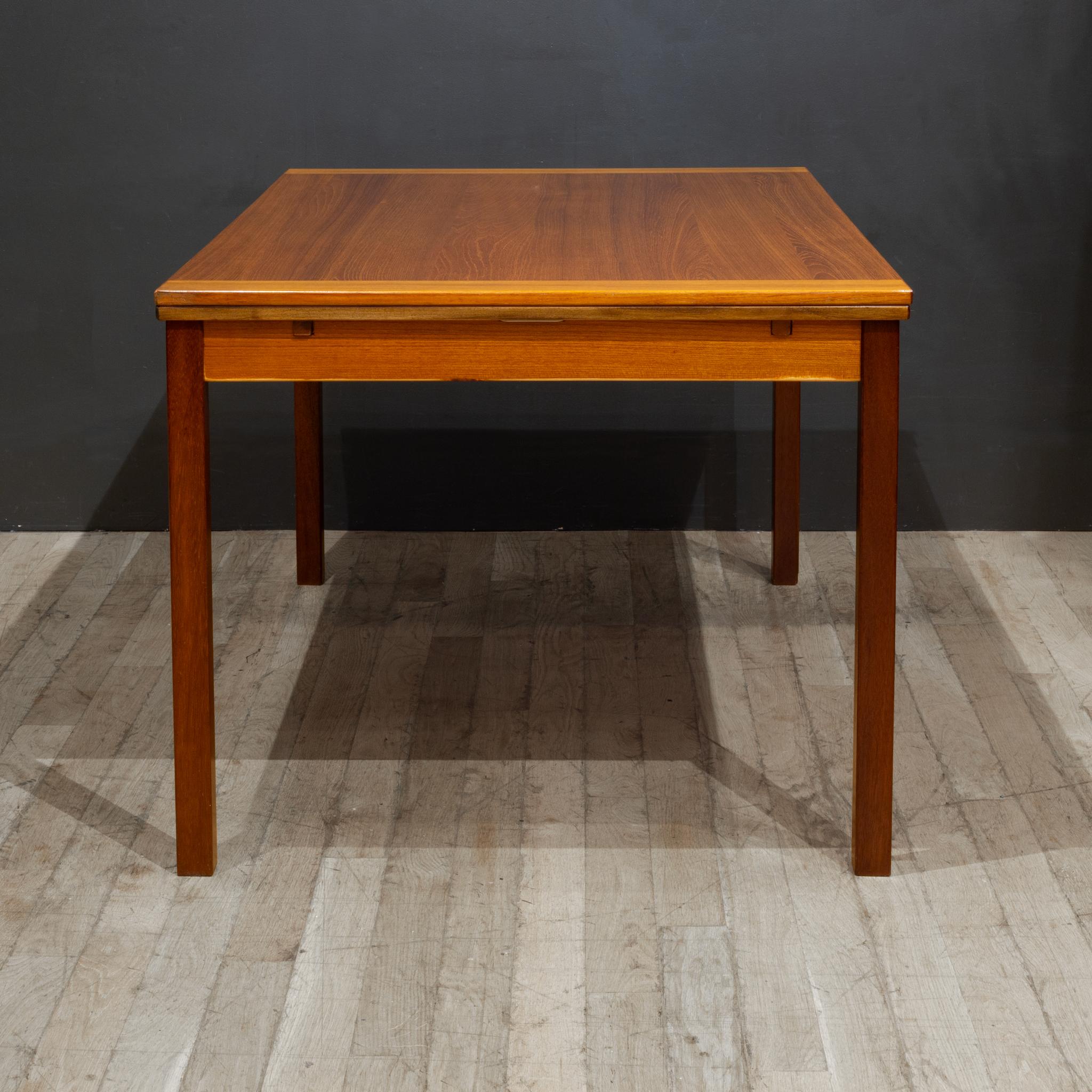 Midcentury Expandable Danish Teak Dining Table c.1960 in vendita 1