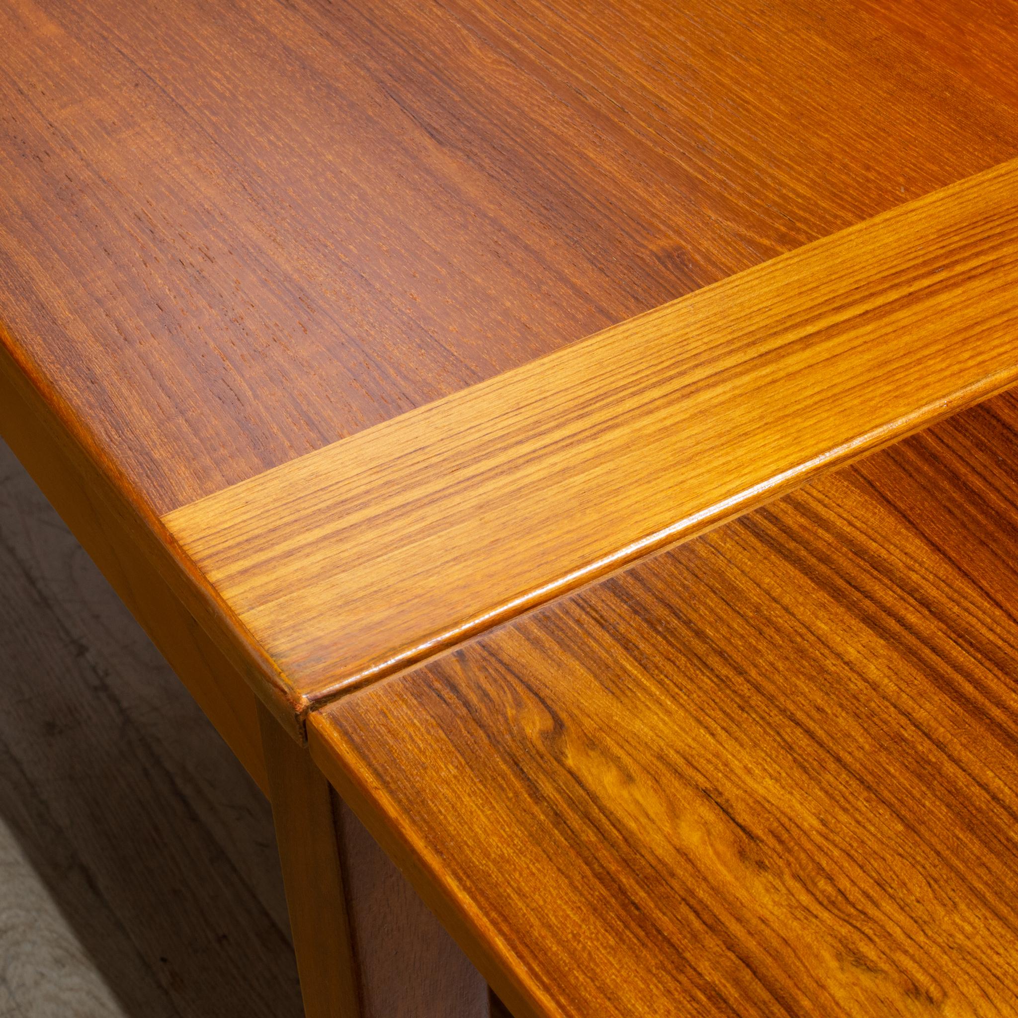 Midcentury Expandable Danish Teak Dining Table c.1960 in vendita 3