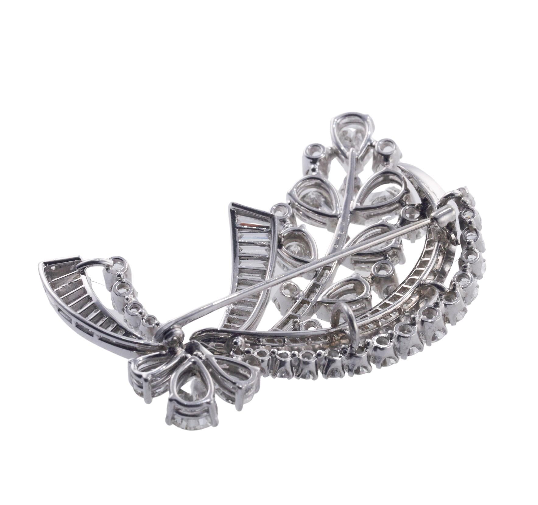 Women's Midcentury Exquisite 14 Carat Diamond Platinum Brooch Pin For Sale