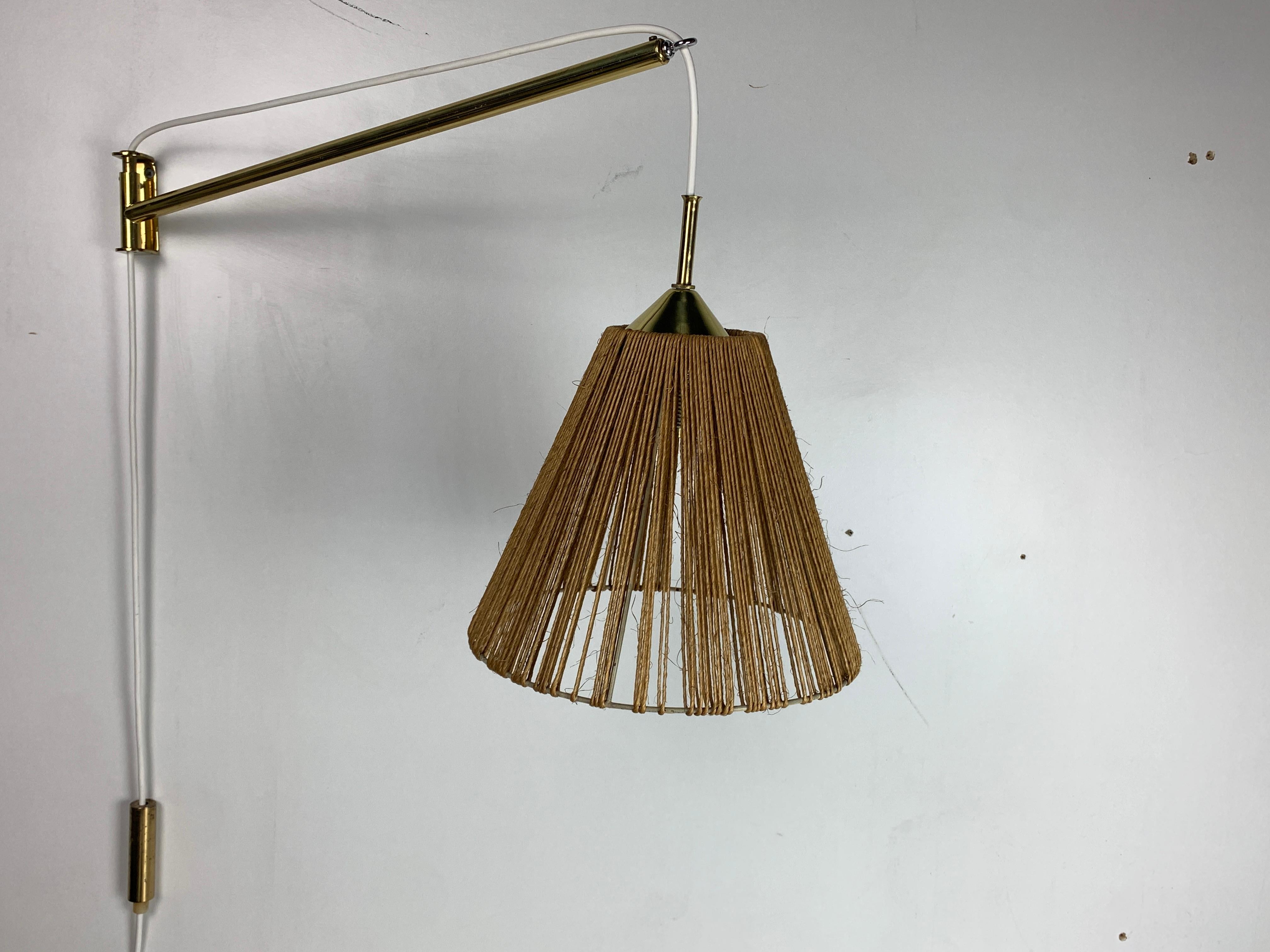 Midcentury extendable brass wall mount with cocoon and sisal shade Lars Schioler in vendita 3