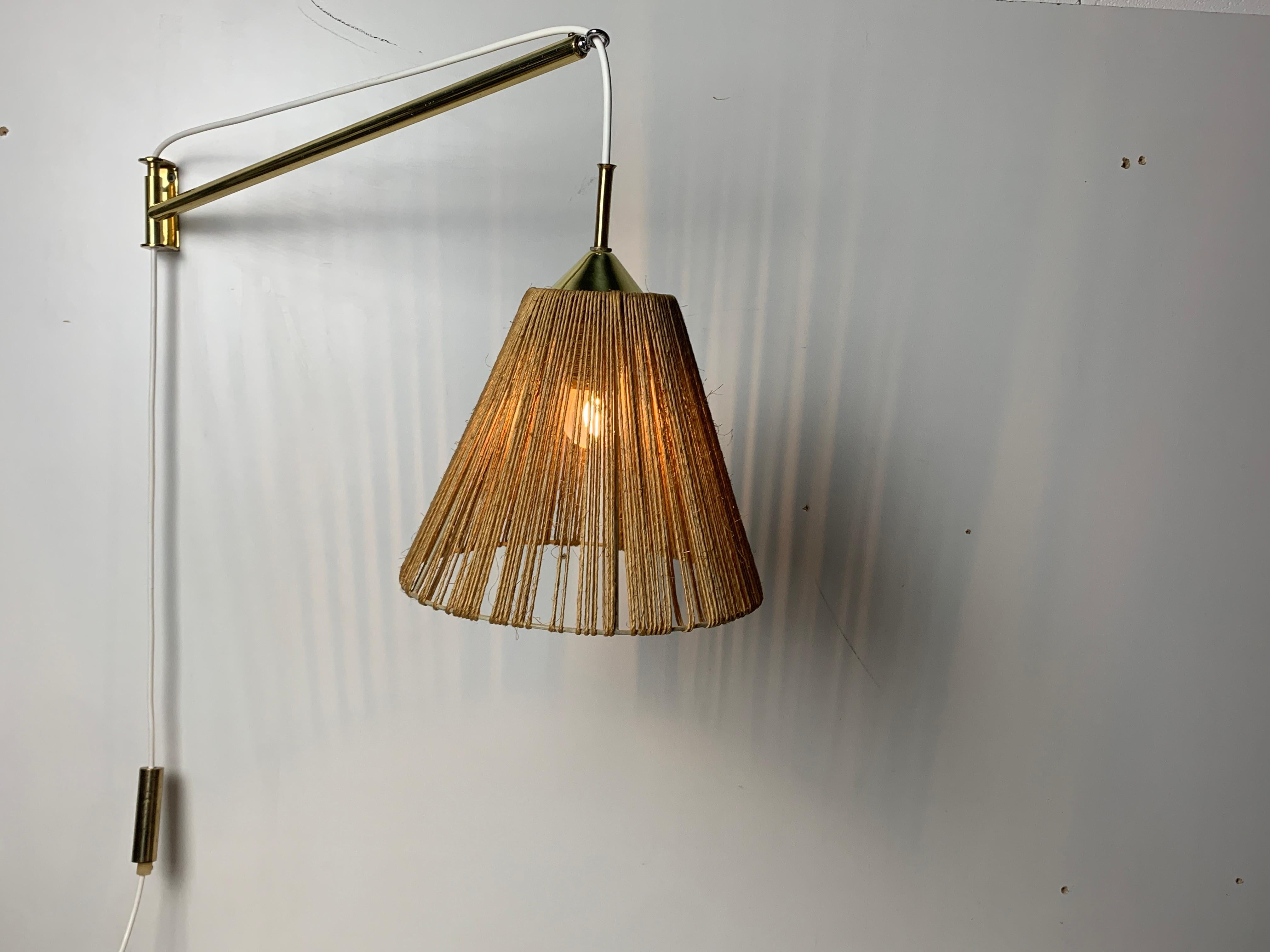 Midcentury extendable brass wall mount with cocoon and sisal shade Lars Schioler in vendita 4
