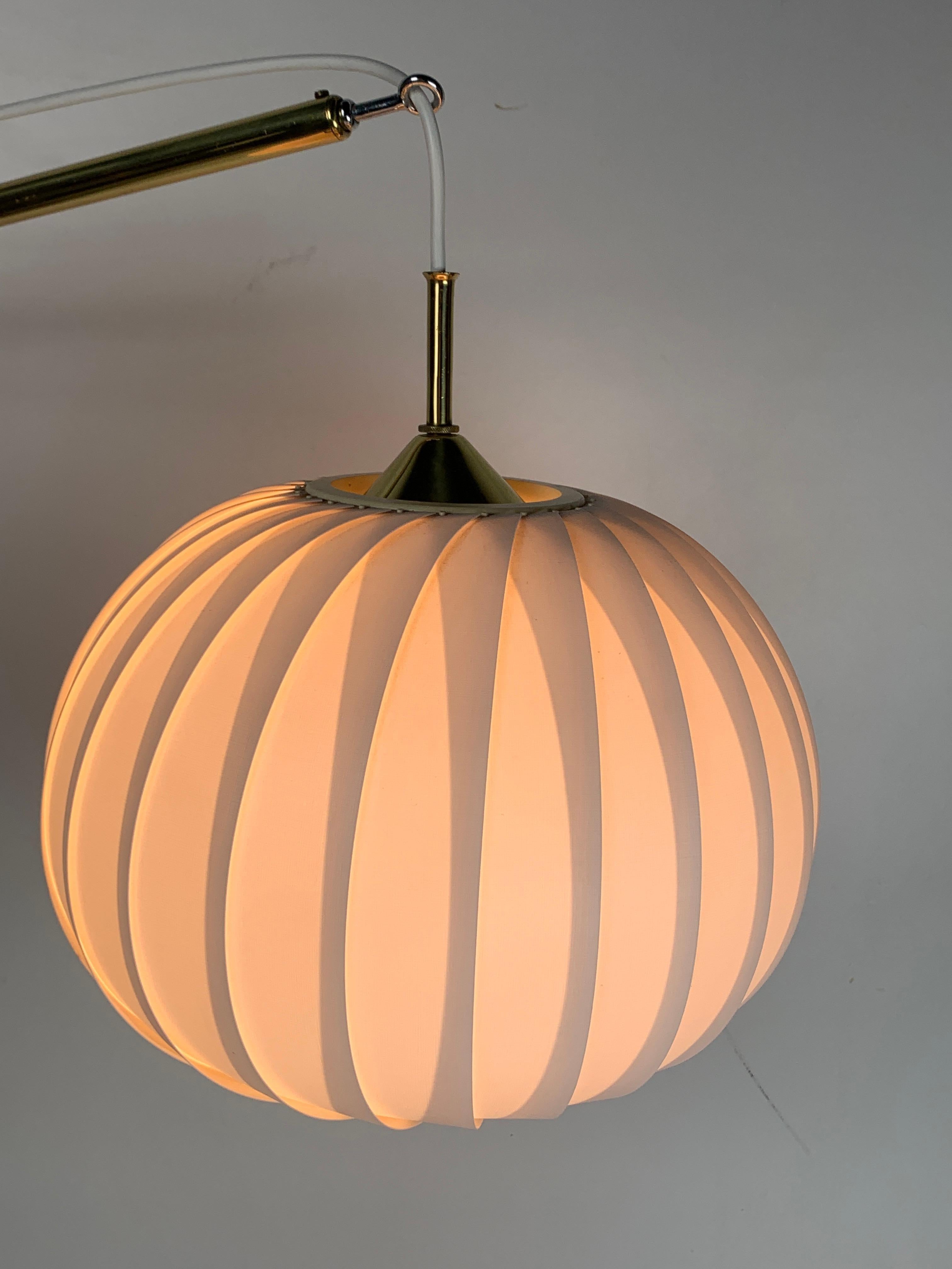 Midcentury extendable brass wall mount with cocoon and sisal shade Lars Schioler in vendita 5