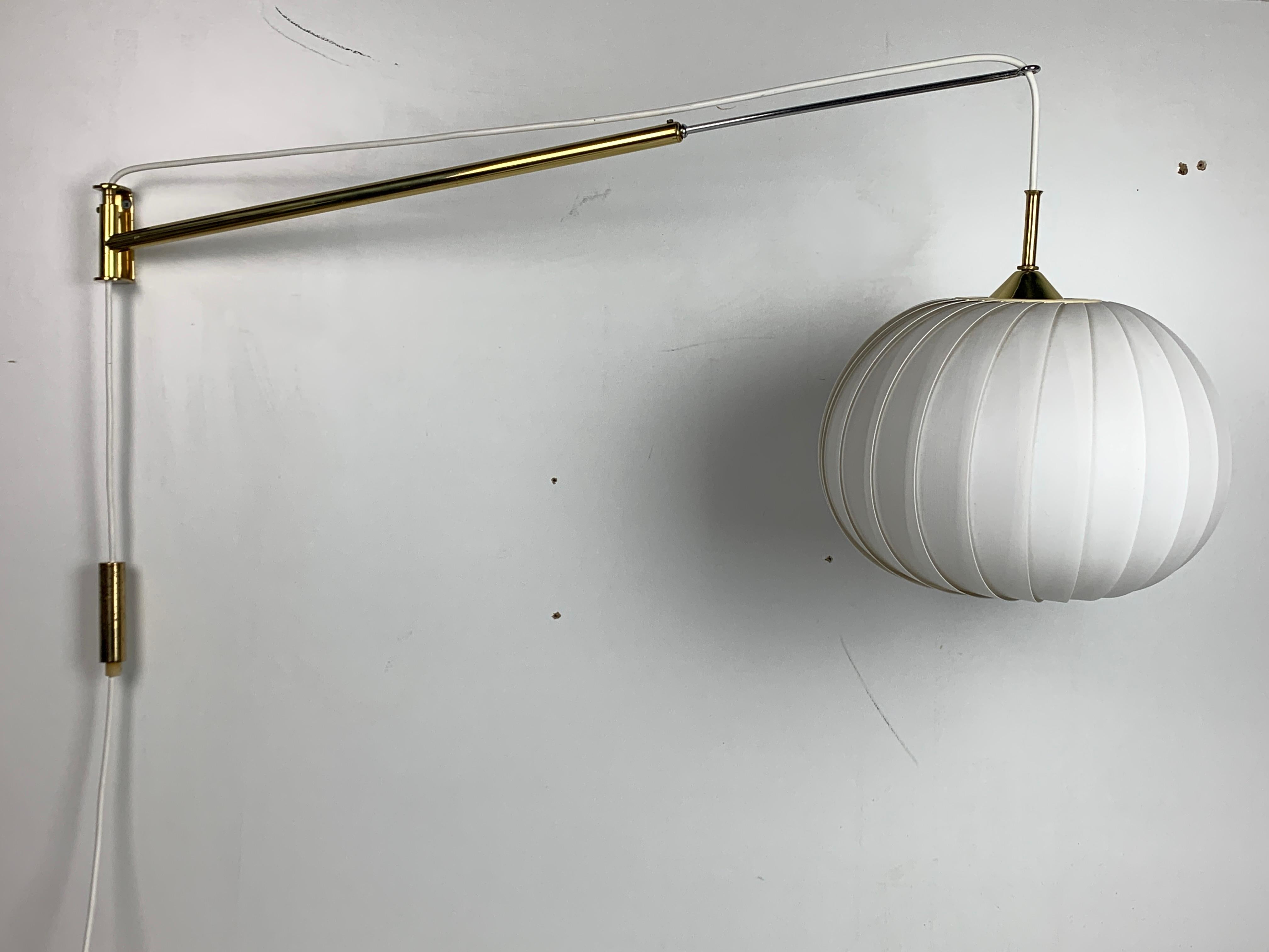 Midcentury extendable brass wall mount with cocoon and sisal shade Lars Schioler in vendita 7