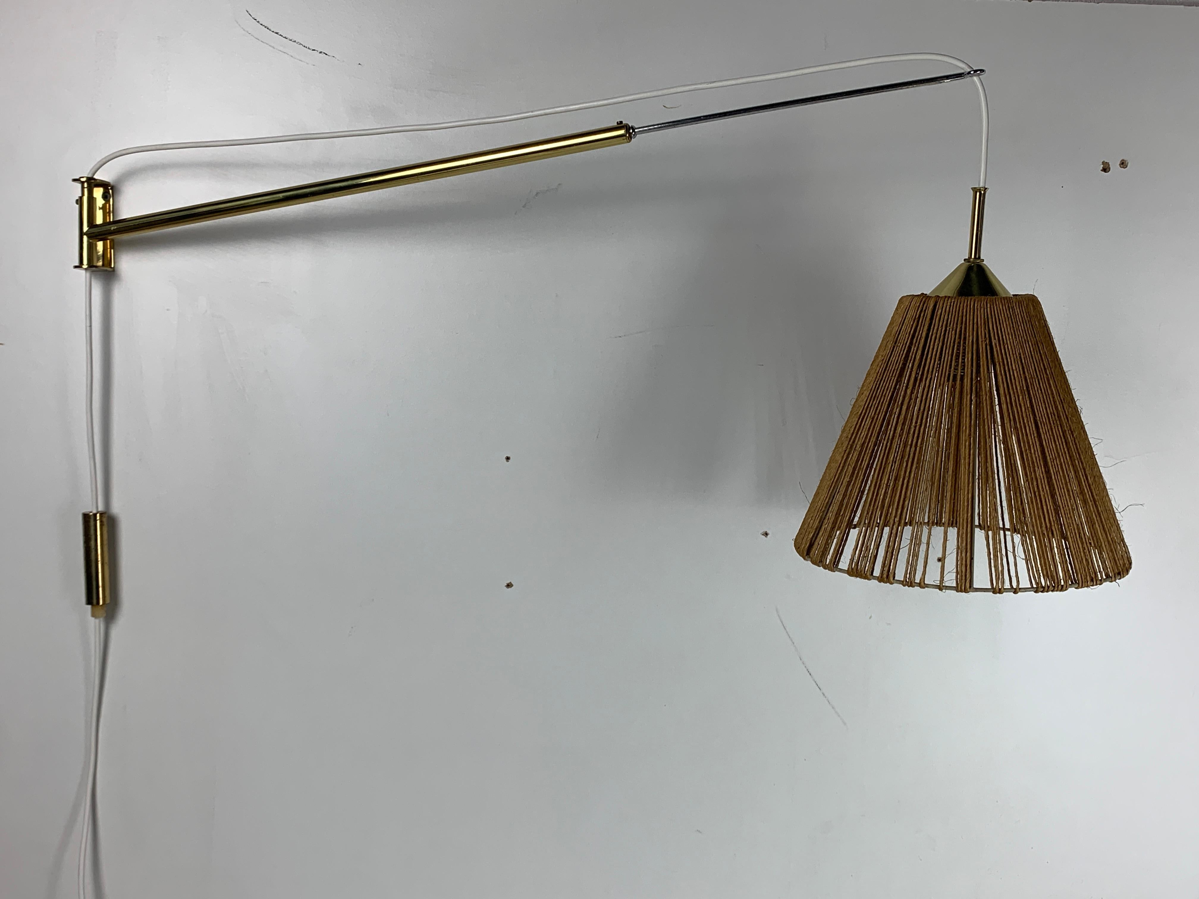 Mid-Century moderno Midcentury extendable brass wall mount with cocoon and sisal shade Lars Schioler in vendita
