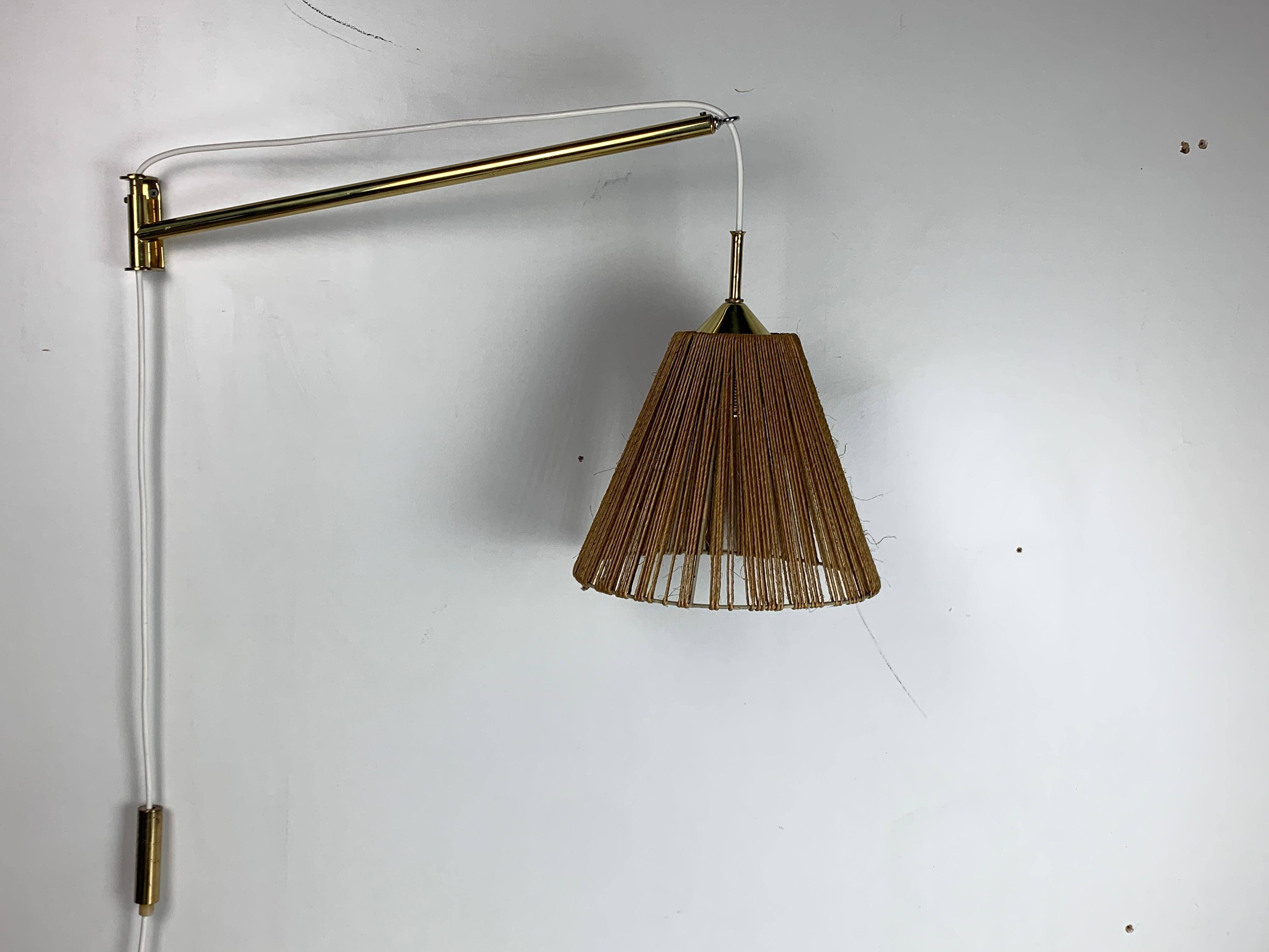 Midcentury extendable brass wall mount with cocoon and sisal shade Lars Schioler in vendita 1