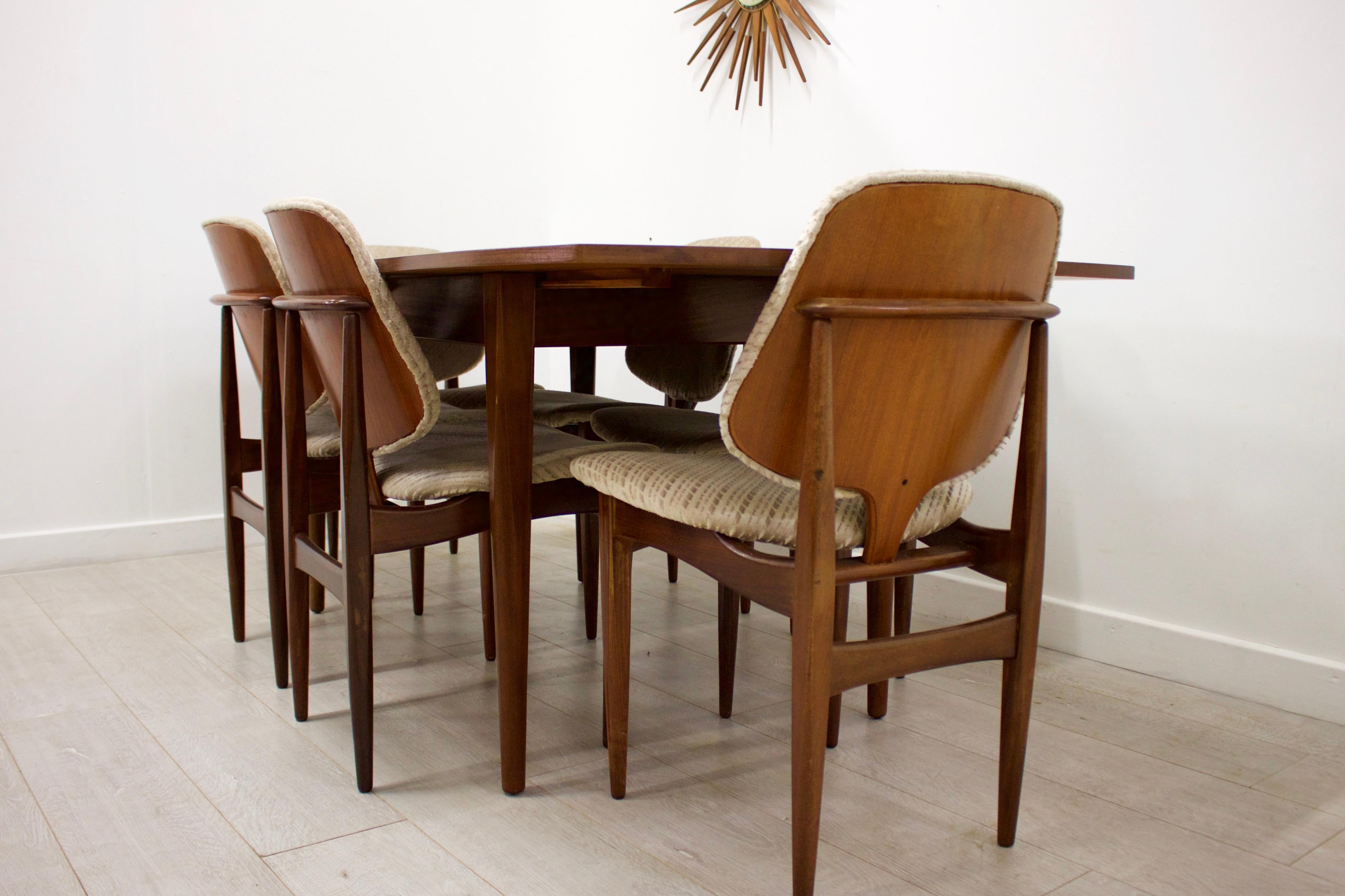 - Midcentury extending dining table and 6 dining chairs
- Made from Afromosia
- Table extended length: 190cm.
      