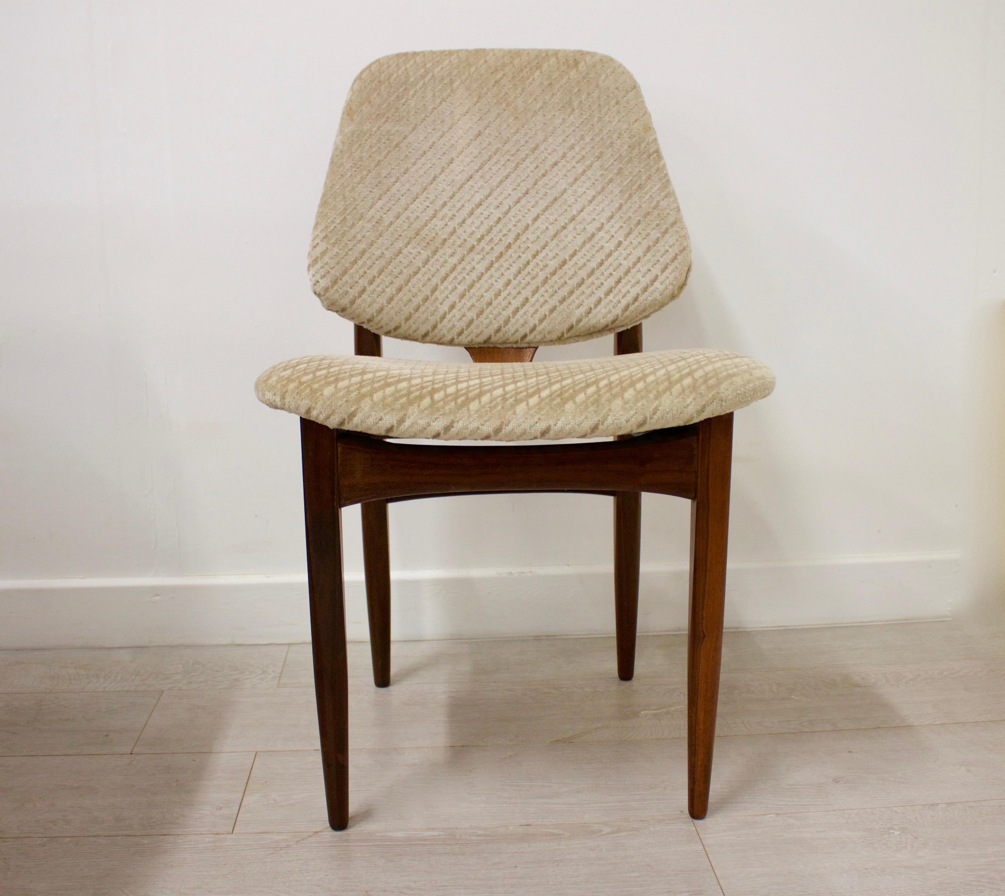 Midcentury Extending Dining Table and 6 Chairs by Elliots of Newbury, 1960s In Good Condition For Sale In South Shields, Tyne and Wear