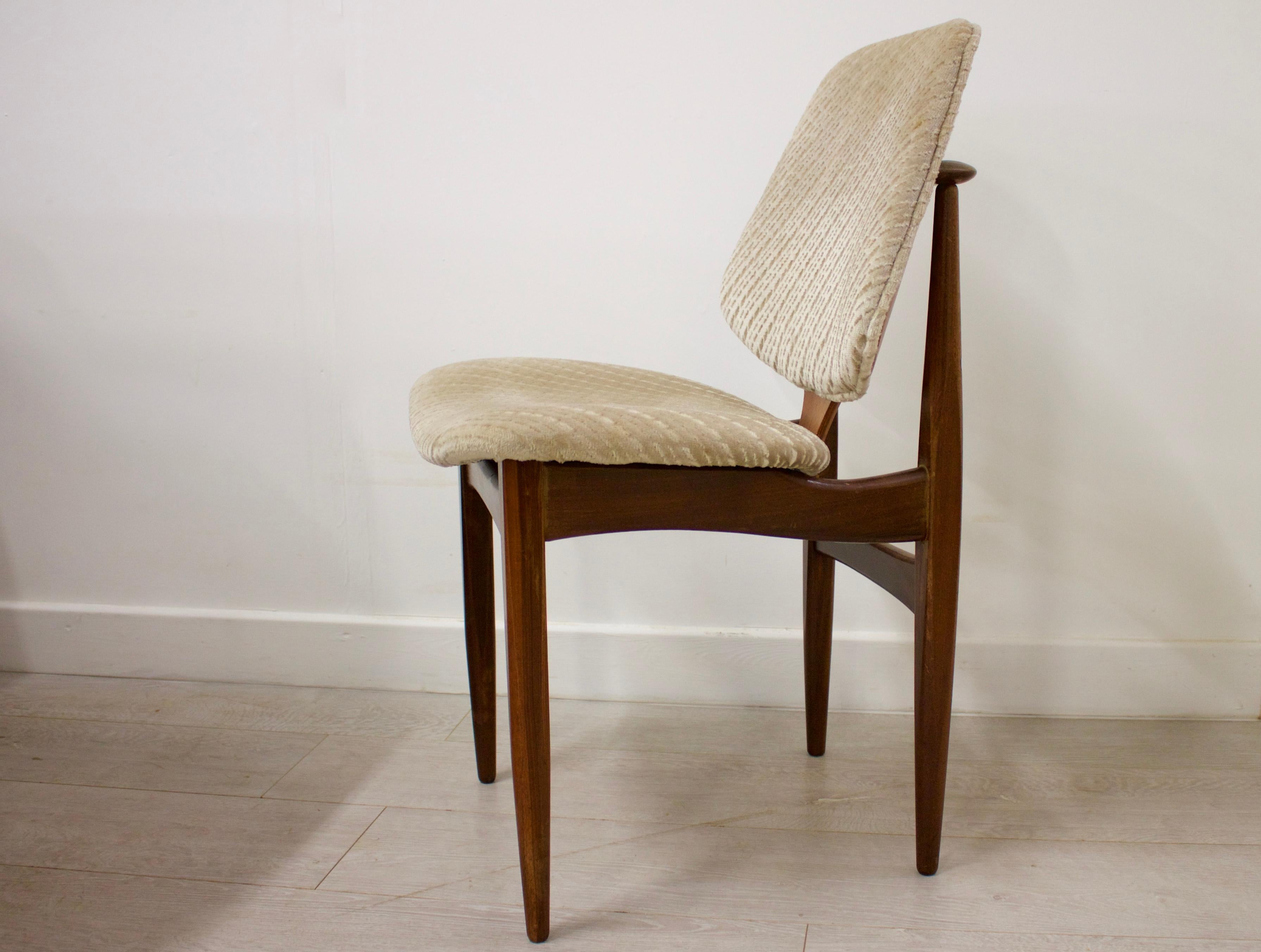 20th Century Midcentury Extending Dining Table and 6 Chairs by Elliots of Newbury, 1960s For Sale