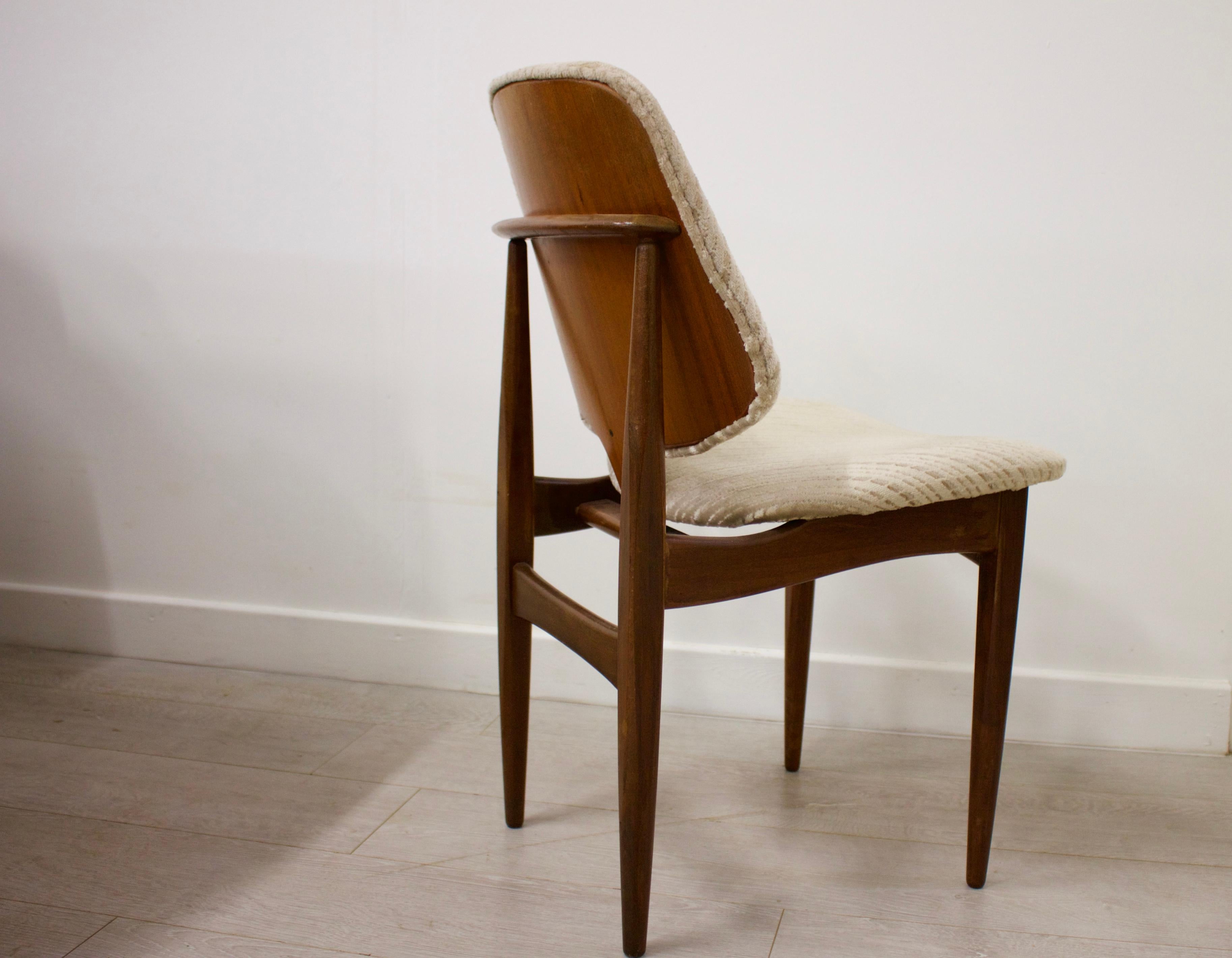 Midcentury Extending Dining Table and 6 Chairs by Elliots of Newbury, 1960s For Sale 1