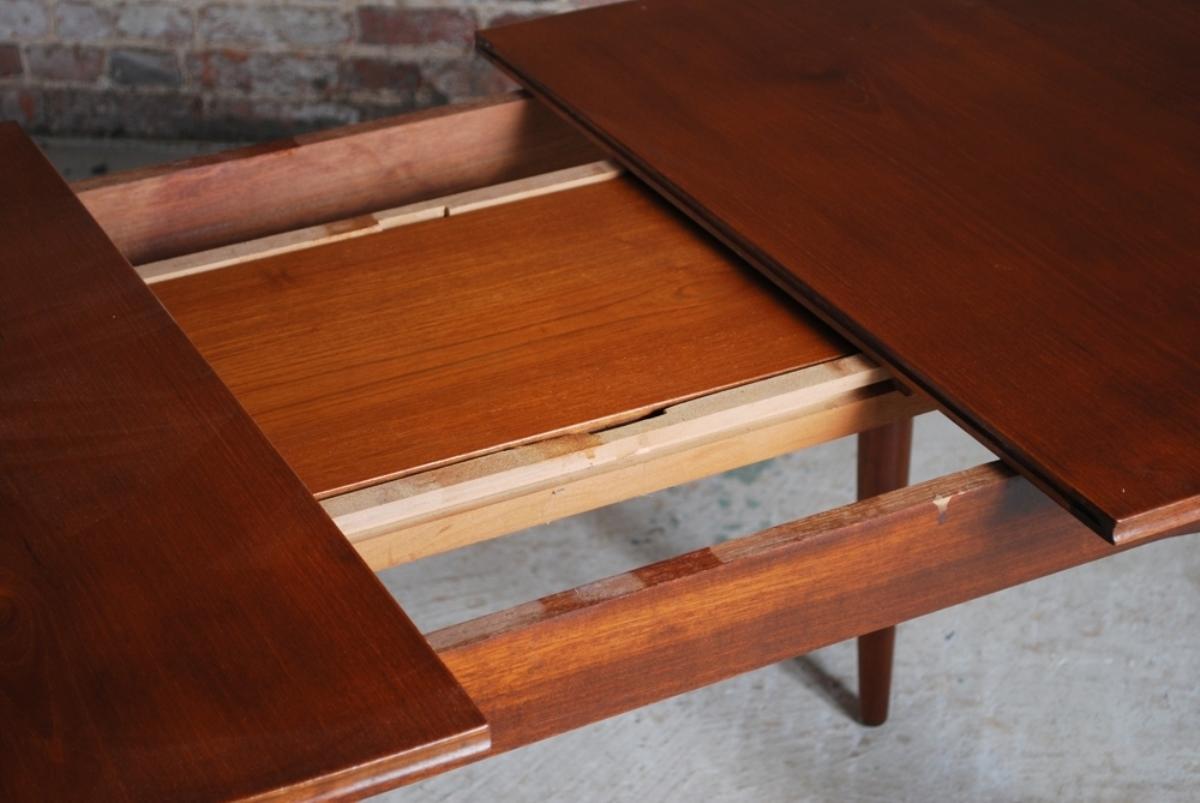 Midcentury Extending Dining Table & Chairs, c.1960 In Good Condition For Sale In London, GB