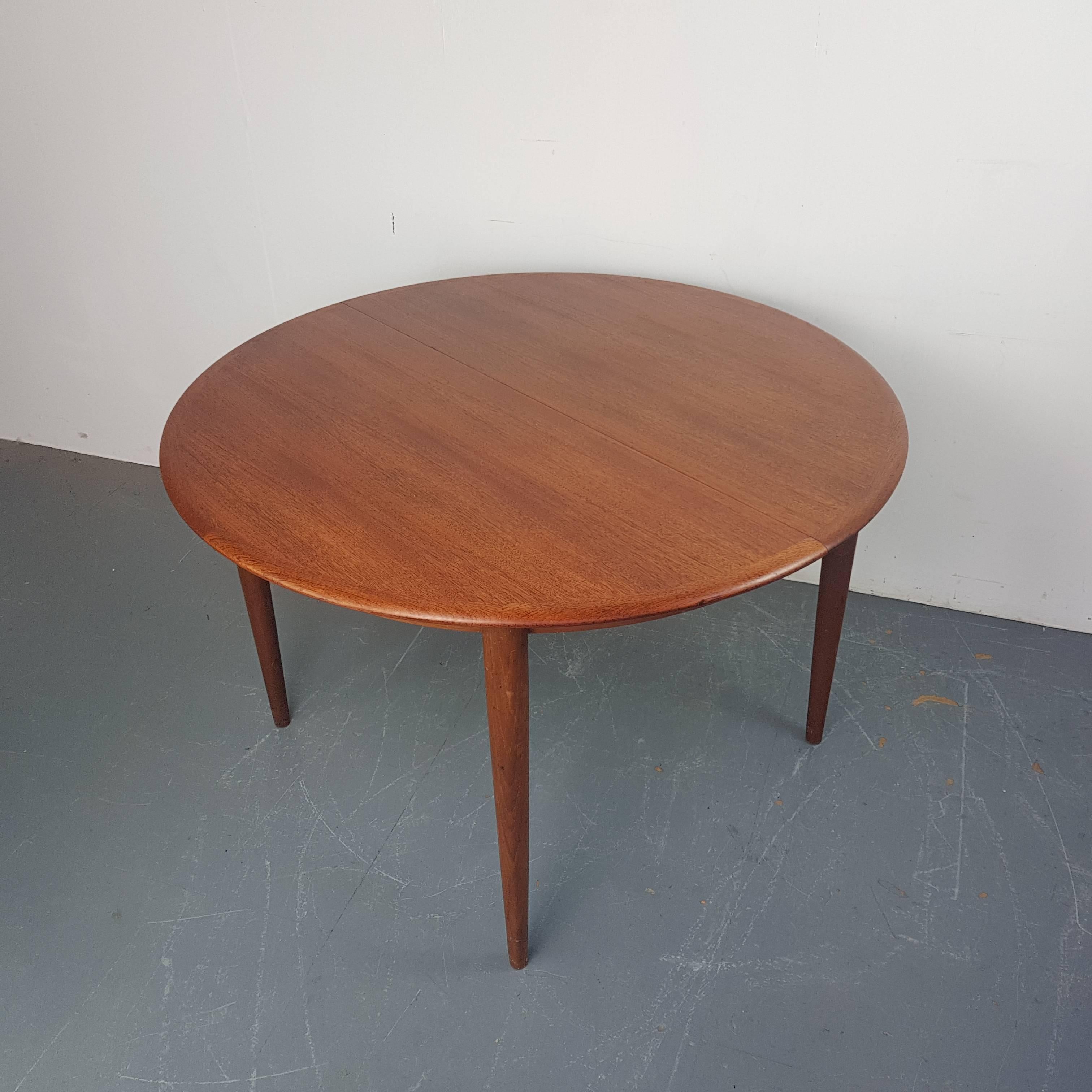 1960s-1970s extending teak dining table made by Skovmand & Andersen, Denmark.  

In very good vintage condition.  It's a vintage item, so has some general age-related wear, but nothing specific to mention.

With two leafs, this can be extended