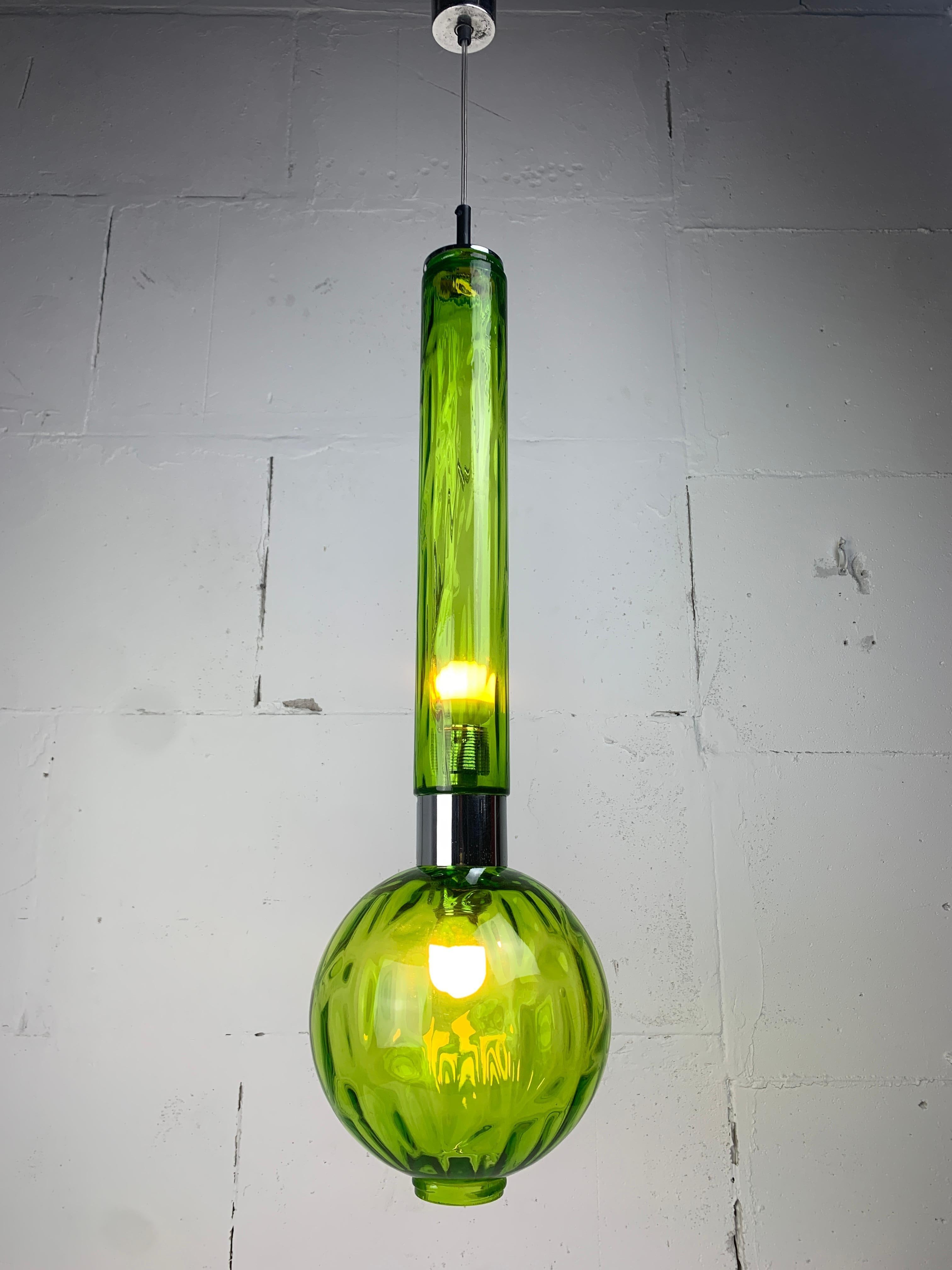 Ciondolo a tubo in vetro verde extra large del Medioevo, Staff Leuchten 1960-1970 in vendita 3