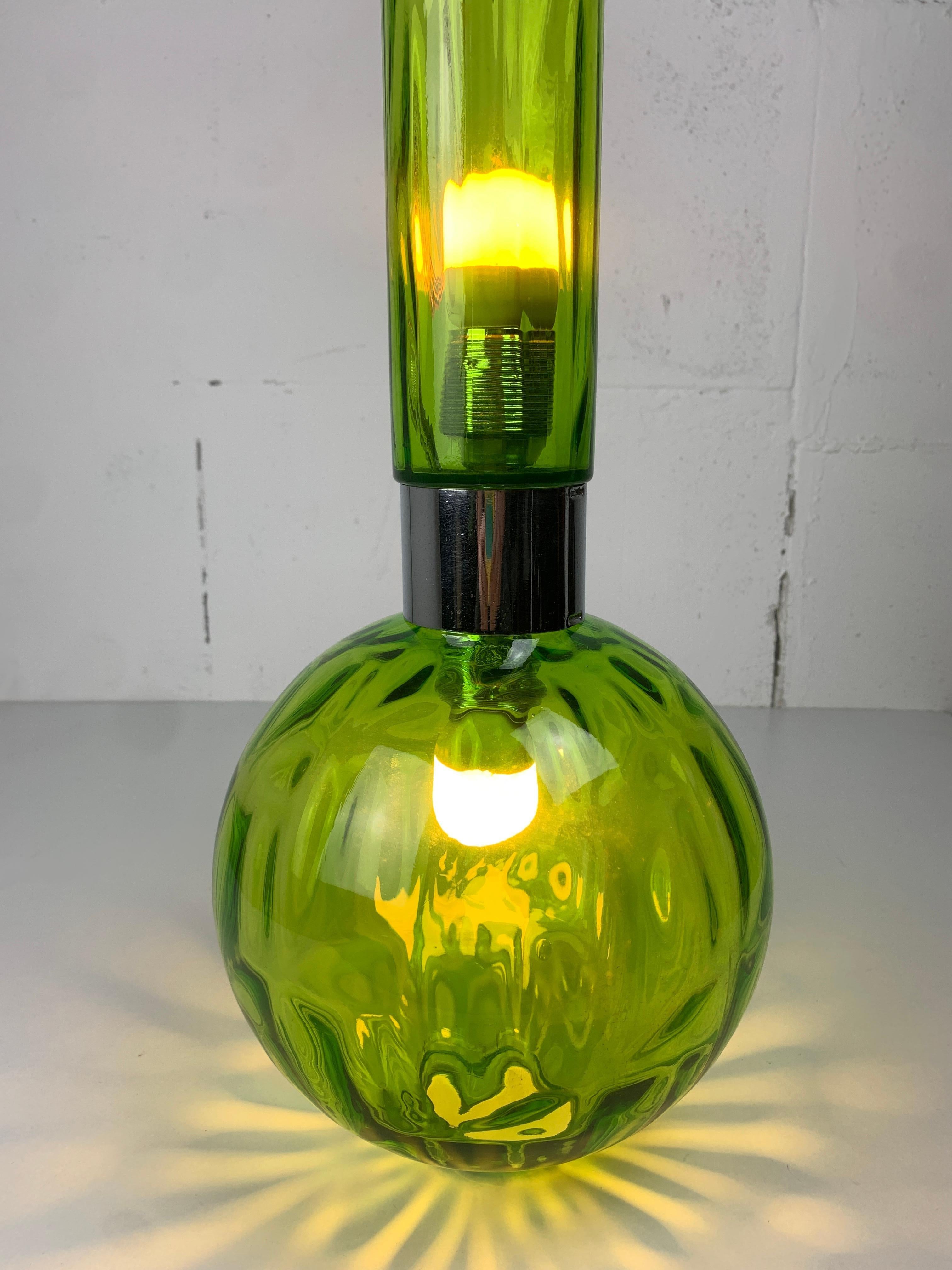 Ciondolo a tubo in vetro verde extra large del Medioevo, Staff Leuchten 1960-1970 in vendita 4