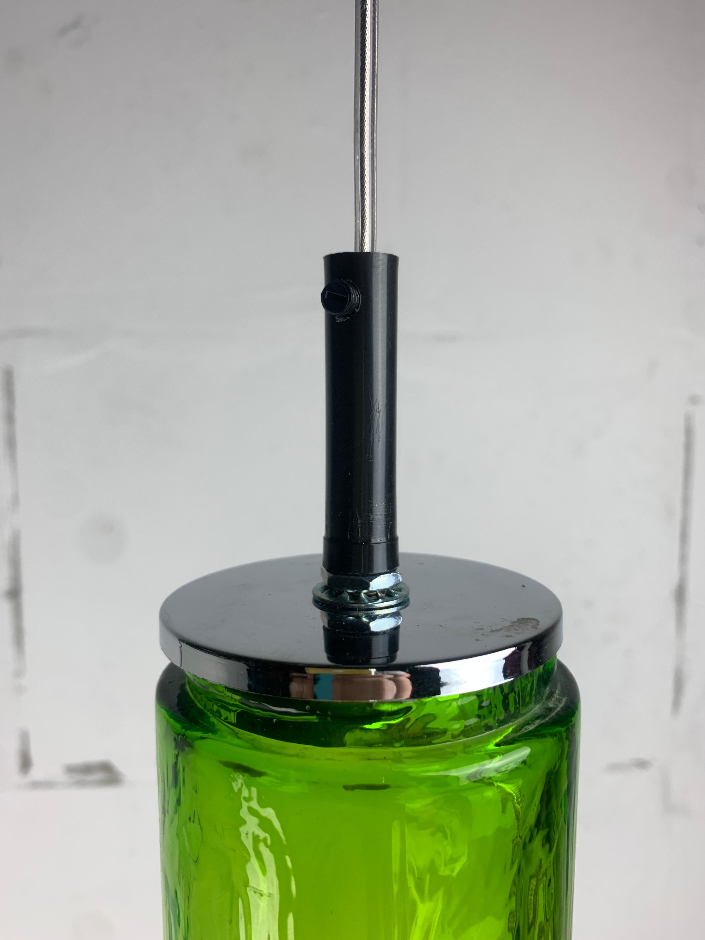 Tedesco Ciondolo a tubo in vetro verde extra large del Medioevo, Staff Leuchten 1960-1970 in vendita