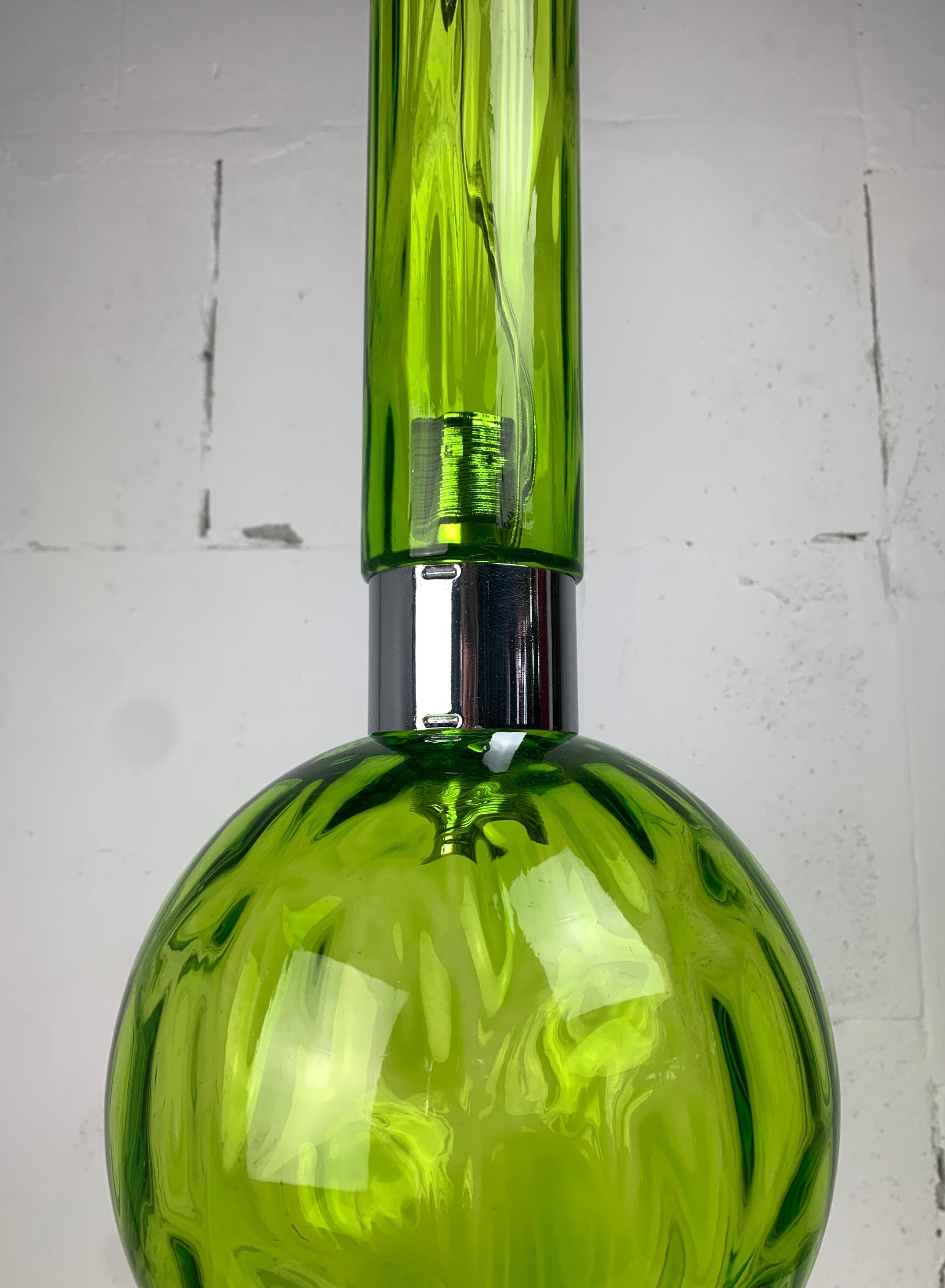 Ciondolo a tubo in vetro verde extra large del Medioevo, Staff Leuchten 1960-1970 in vendita 1