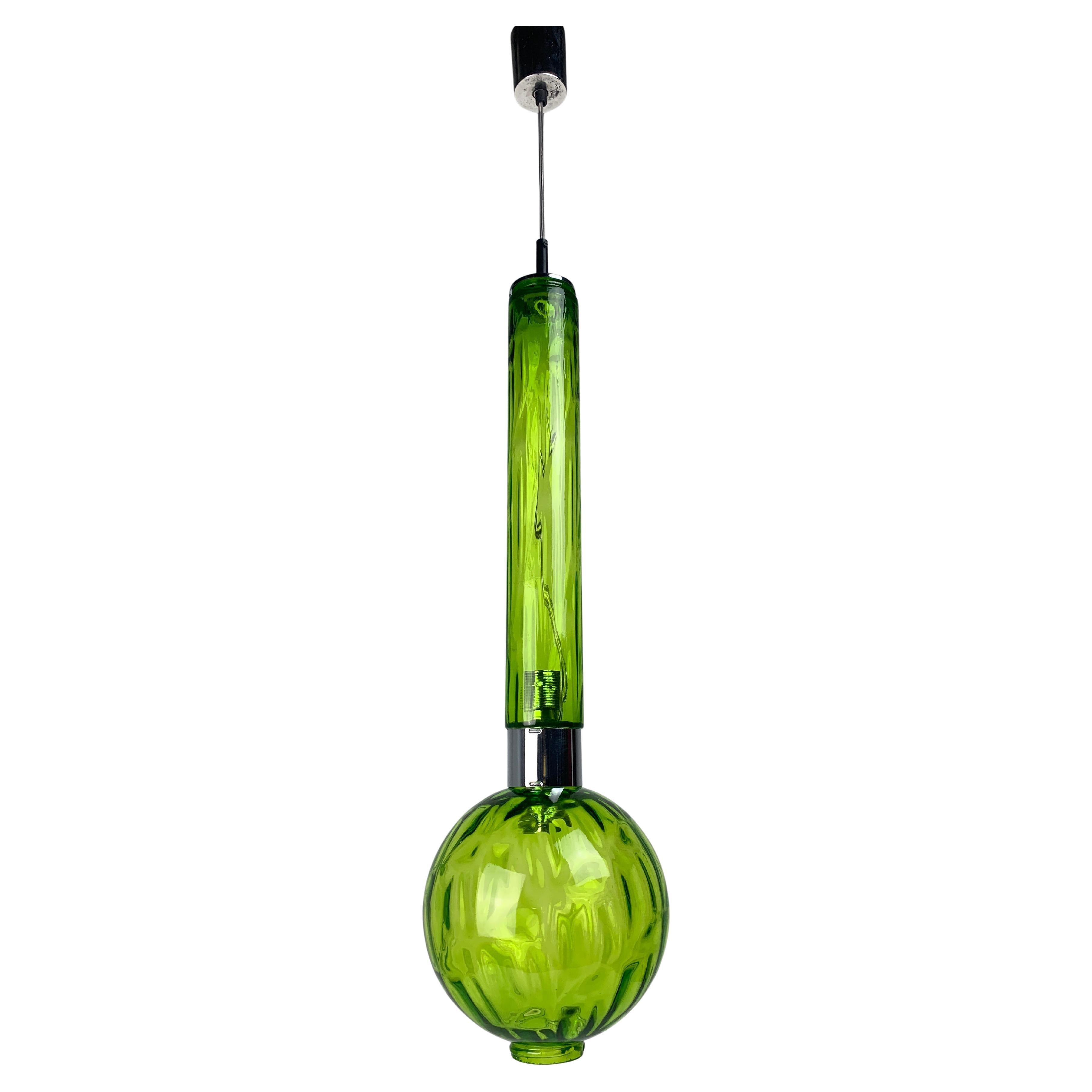 Ciondolo a tubo in vetro verde extra large del Medioevo, Staff Leuchten 1960-1970