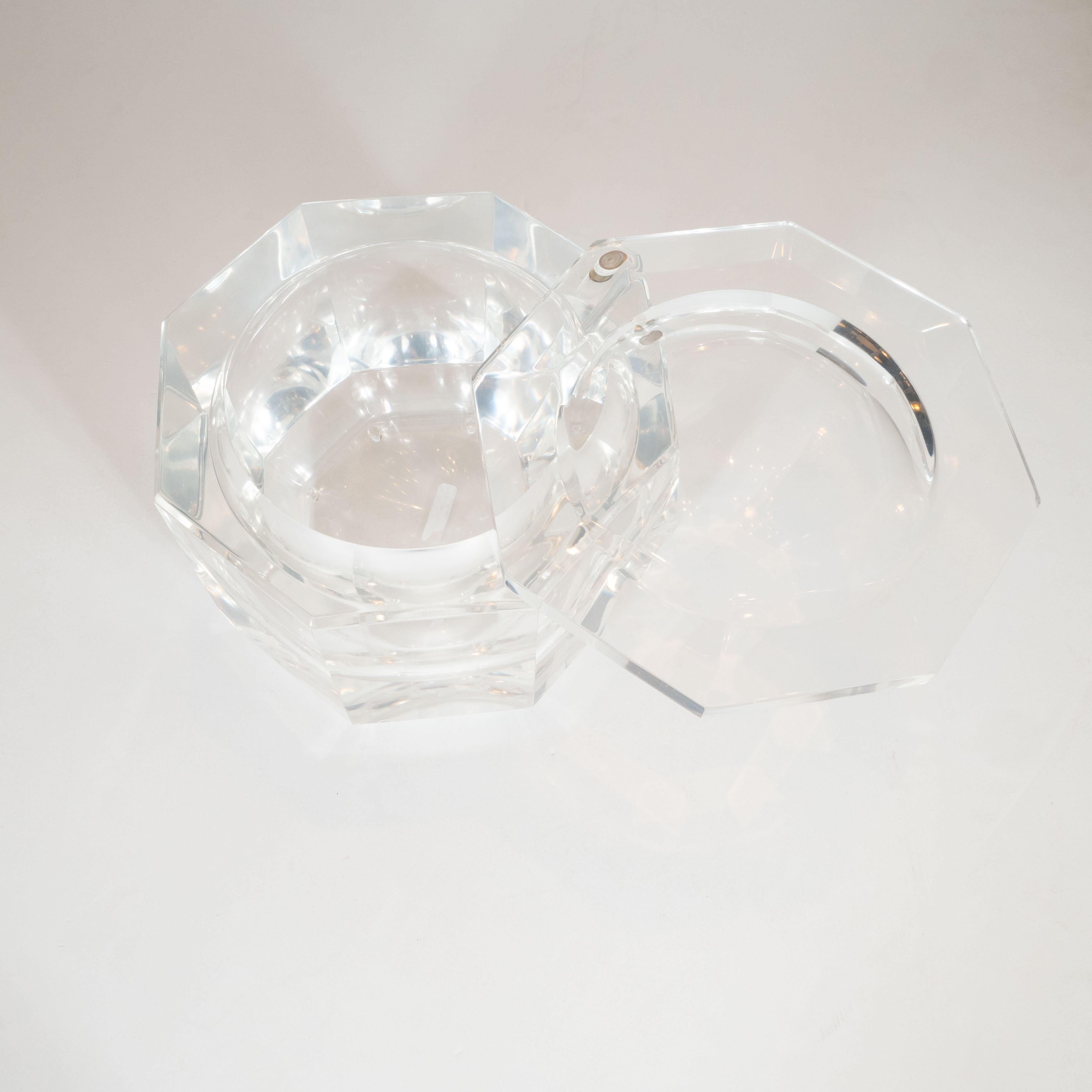 Midcentury Faceted Swivel Top Lucite Octagon Ice Bucket by Carole Stupell In Excellent Condition In New York, NY