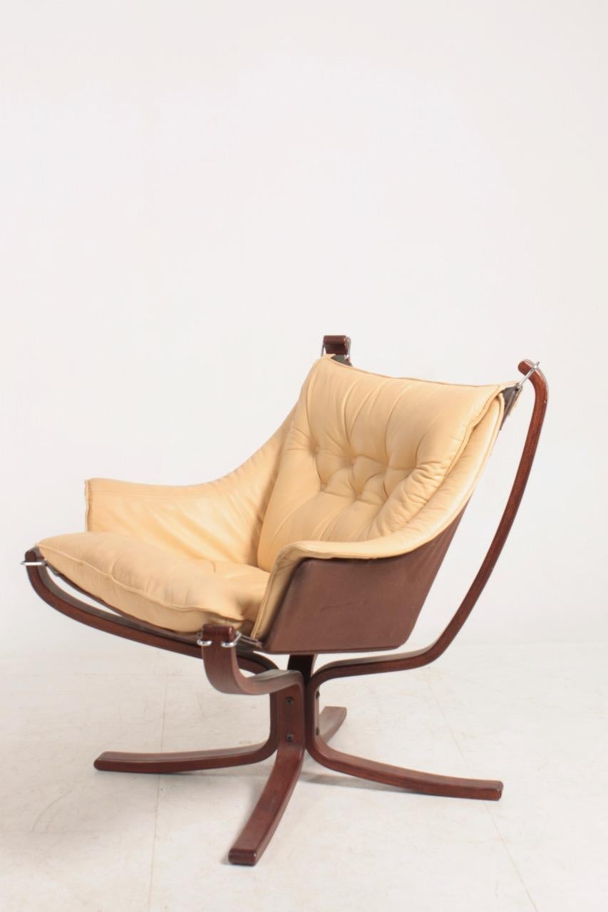 Falcon chair in patinated leather designed by Sigurd Resell, made by Vatne Norway in the 1980s. Great original condition.