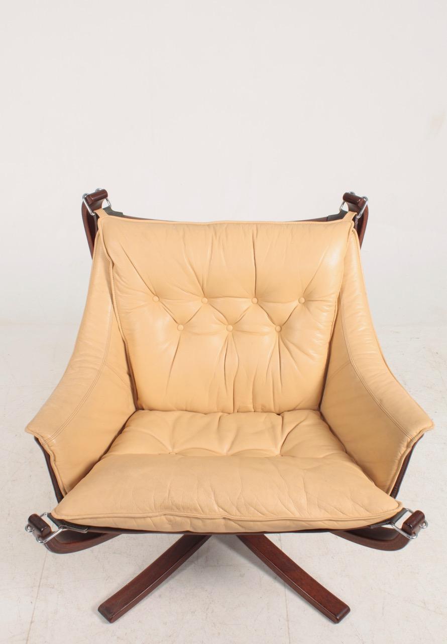 Scandinavian Modern Midcentury Falcon Chair in Patinated Leather by Sigurd Resell
