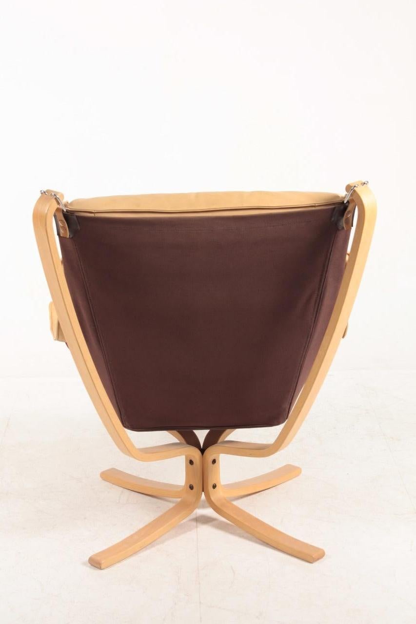 Midcentury Falcon Chair in Patinated Leather by Sigurd Resell In Good Condition In Lejre, DK