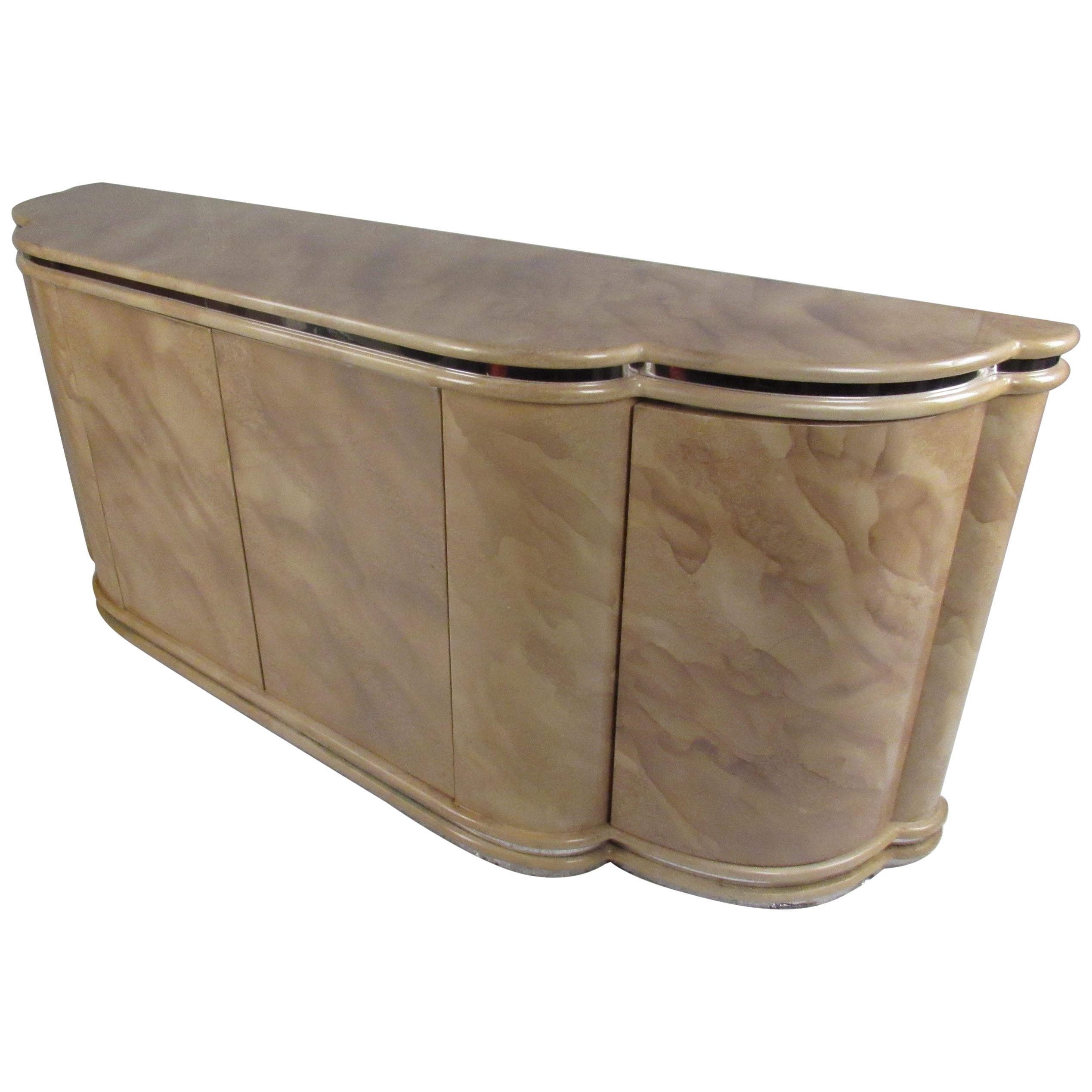 Credenza in marmo finto del Medioevo